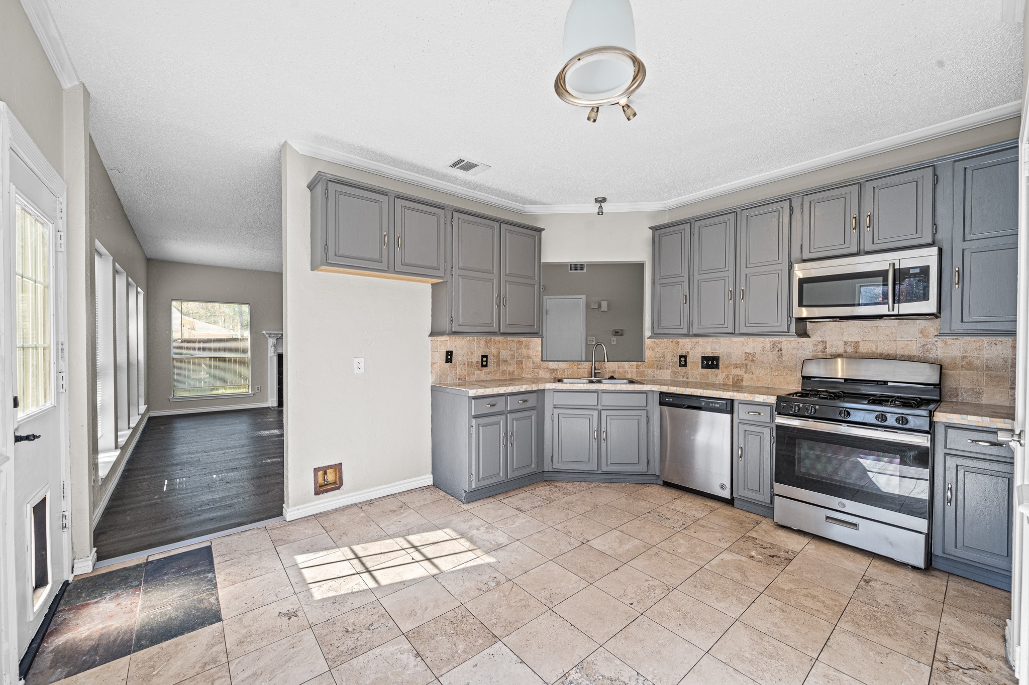 11123 Gatesden Drive Property Photo 13