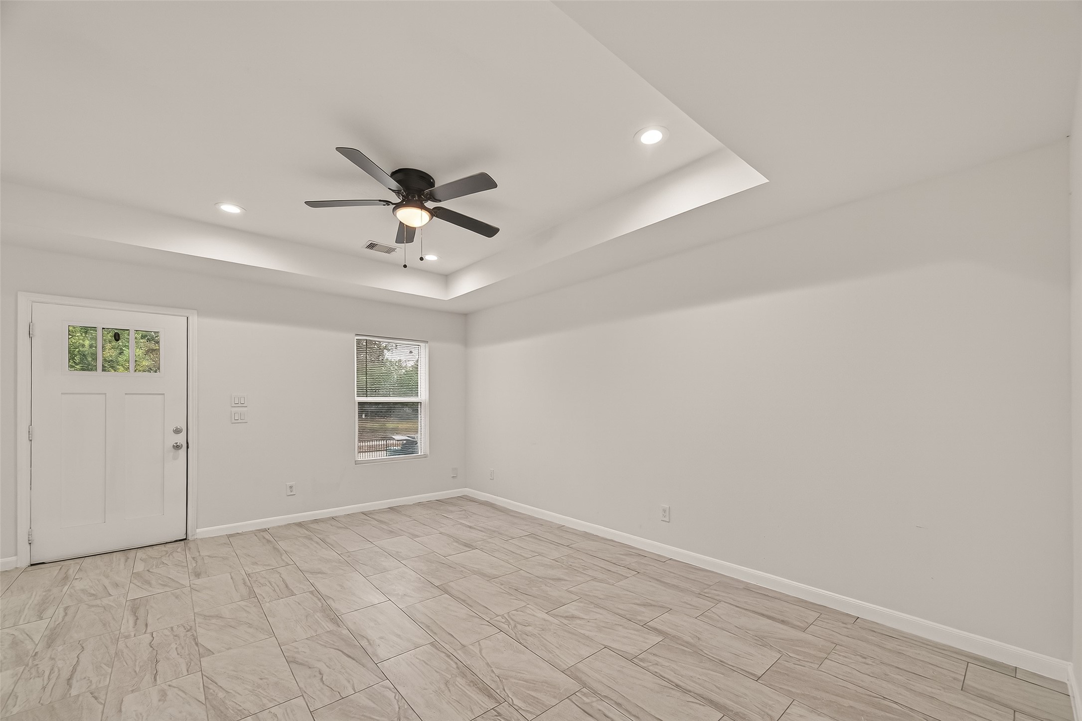4302 Hirsch Road B Property Photo 10