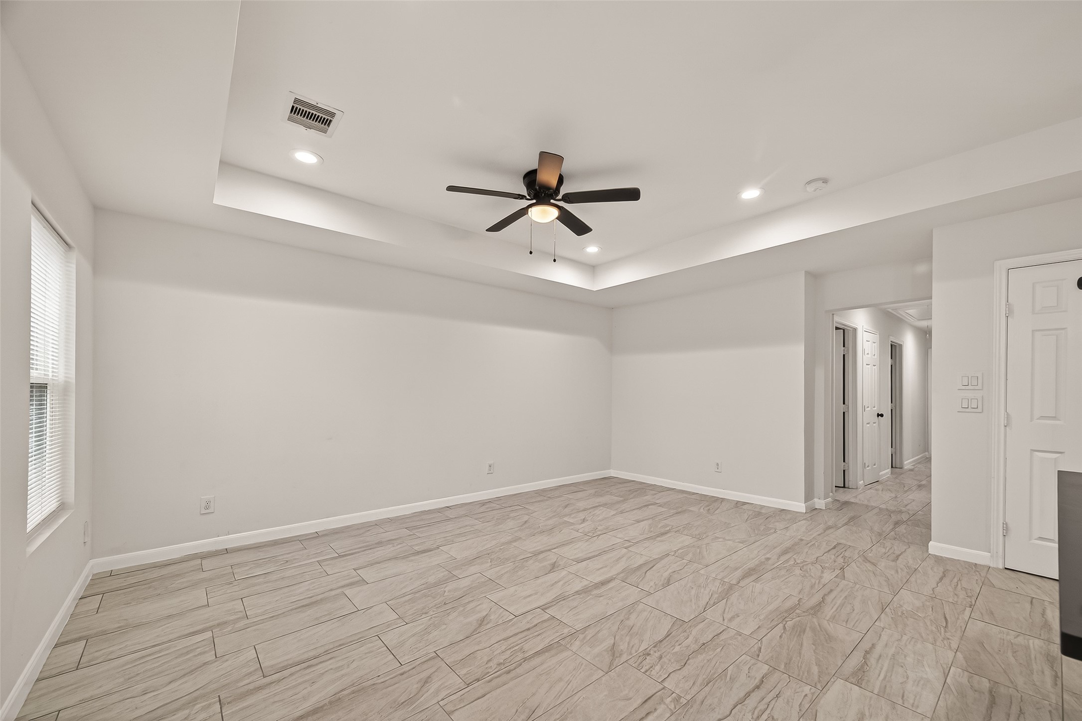 4302 Hirsch Road B Property Photo 11