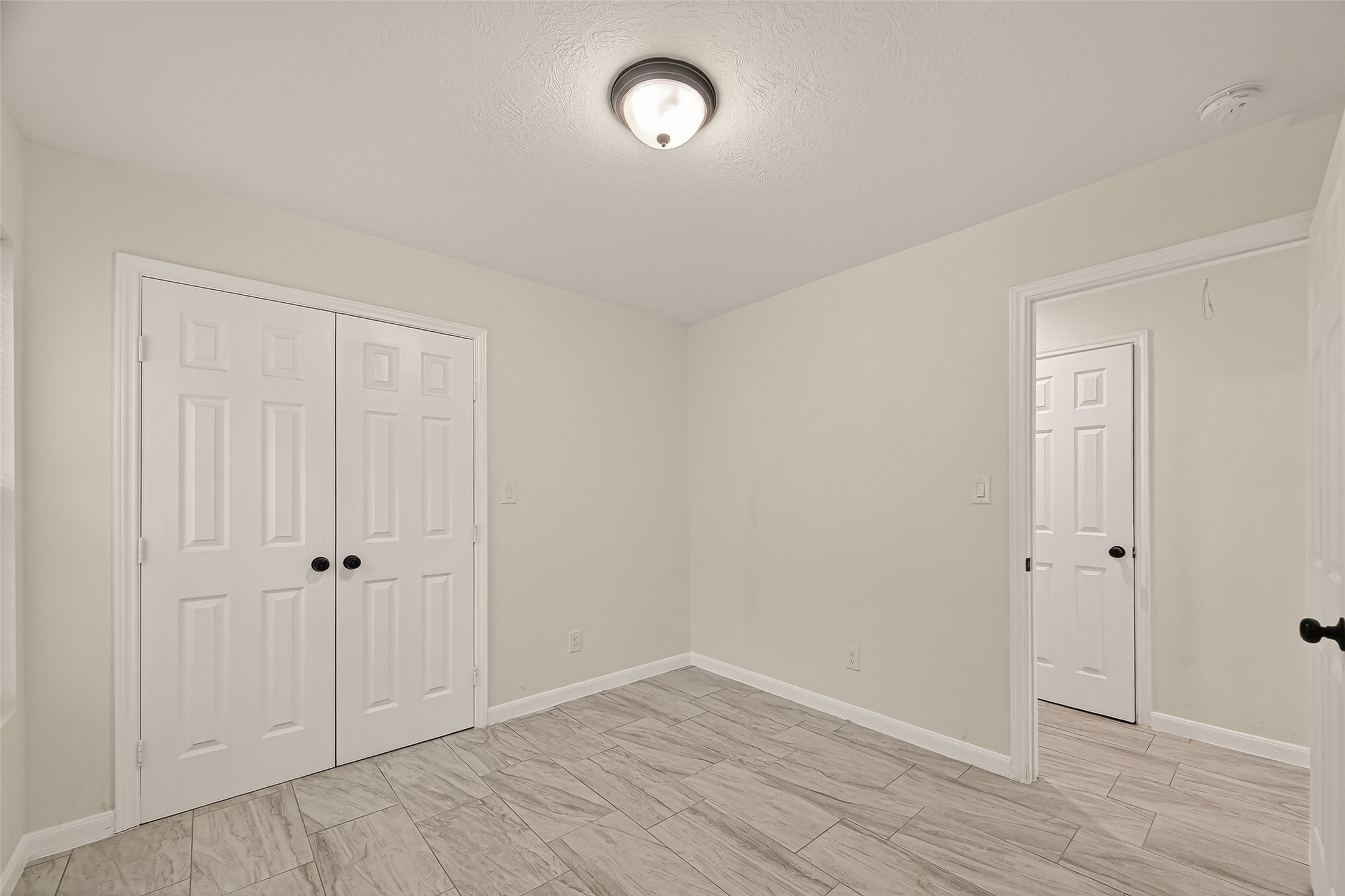 4302 Hirsch Road B Property Photo 15