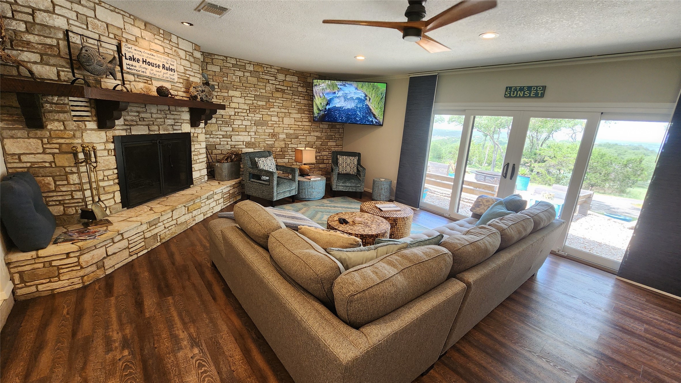 2055 Island View Property Photo 5