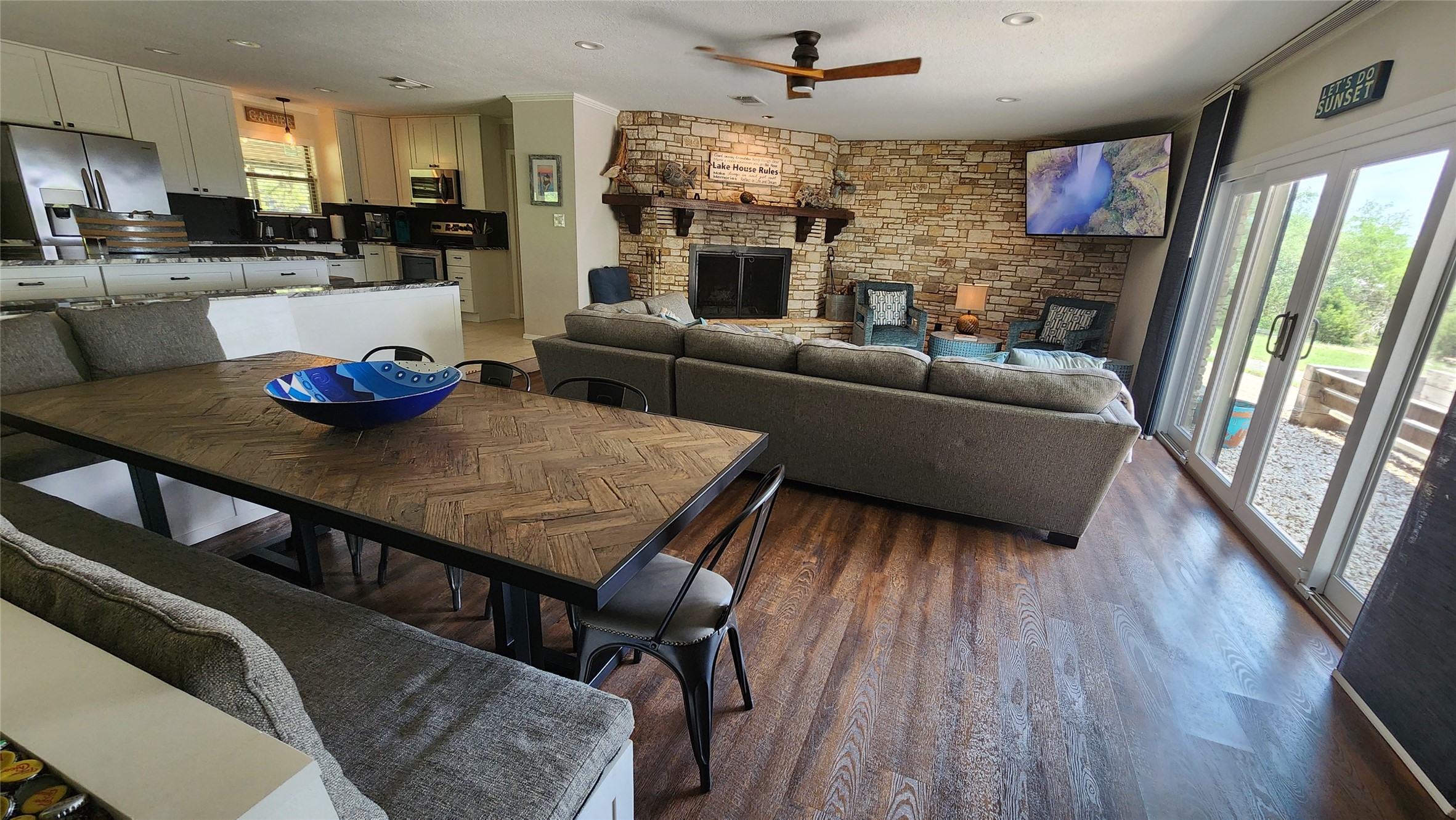 2055 Island View Property Photo 6