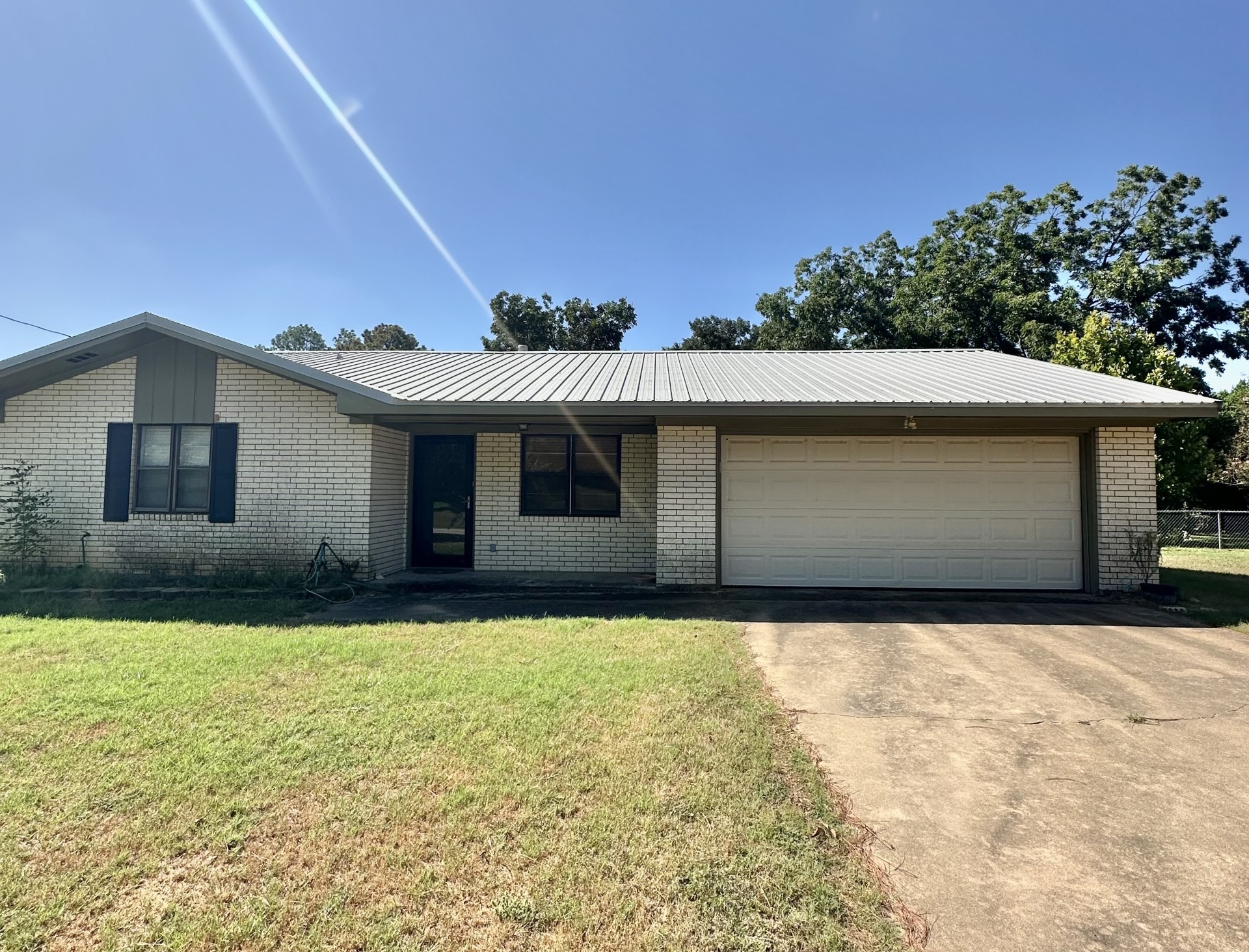 1204 E Stone Property Photo 1