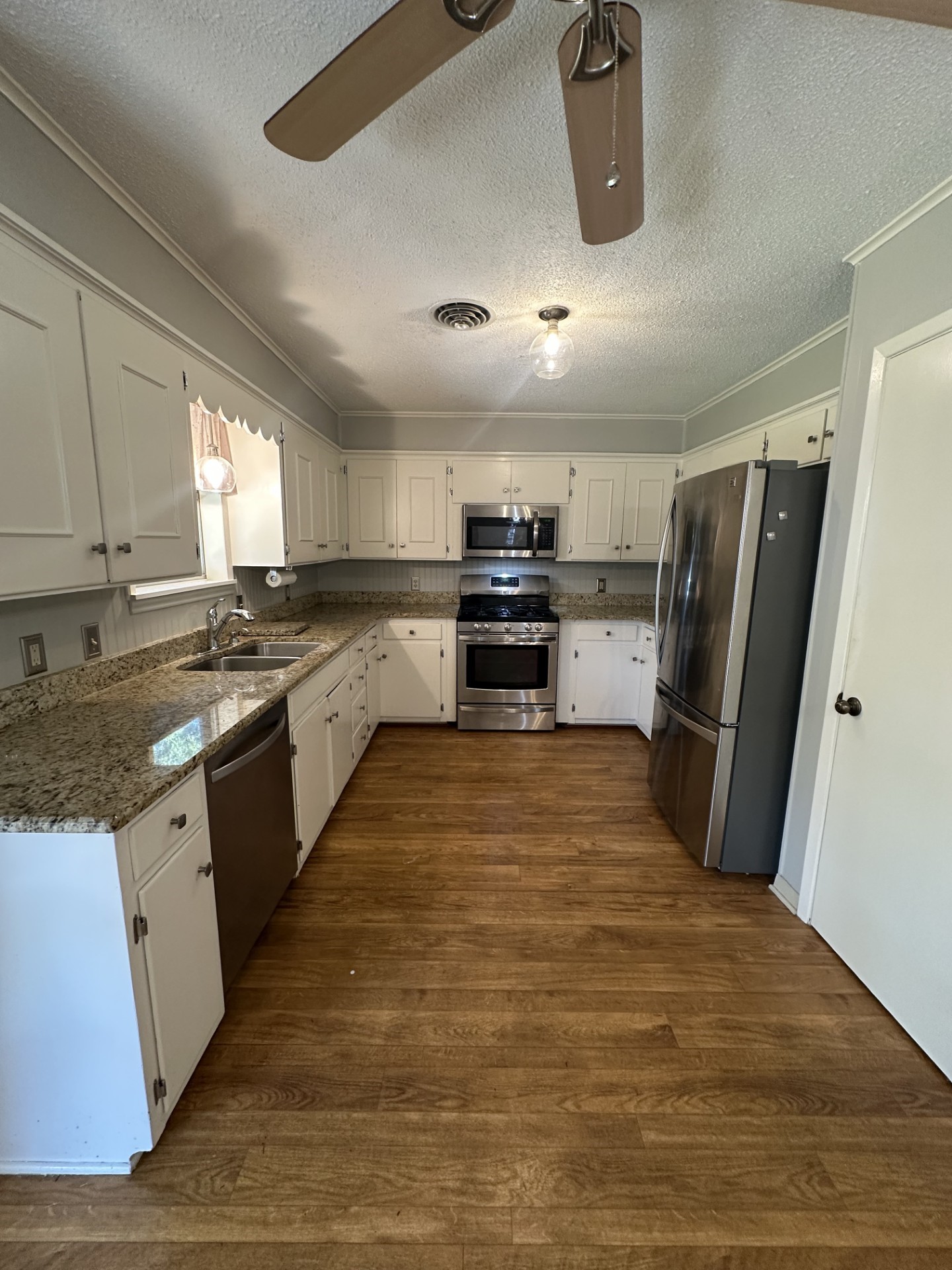 1204 E Stone Property Photo 3