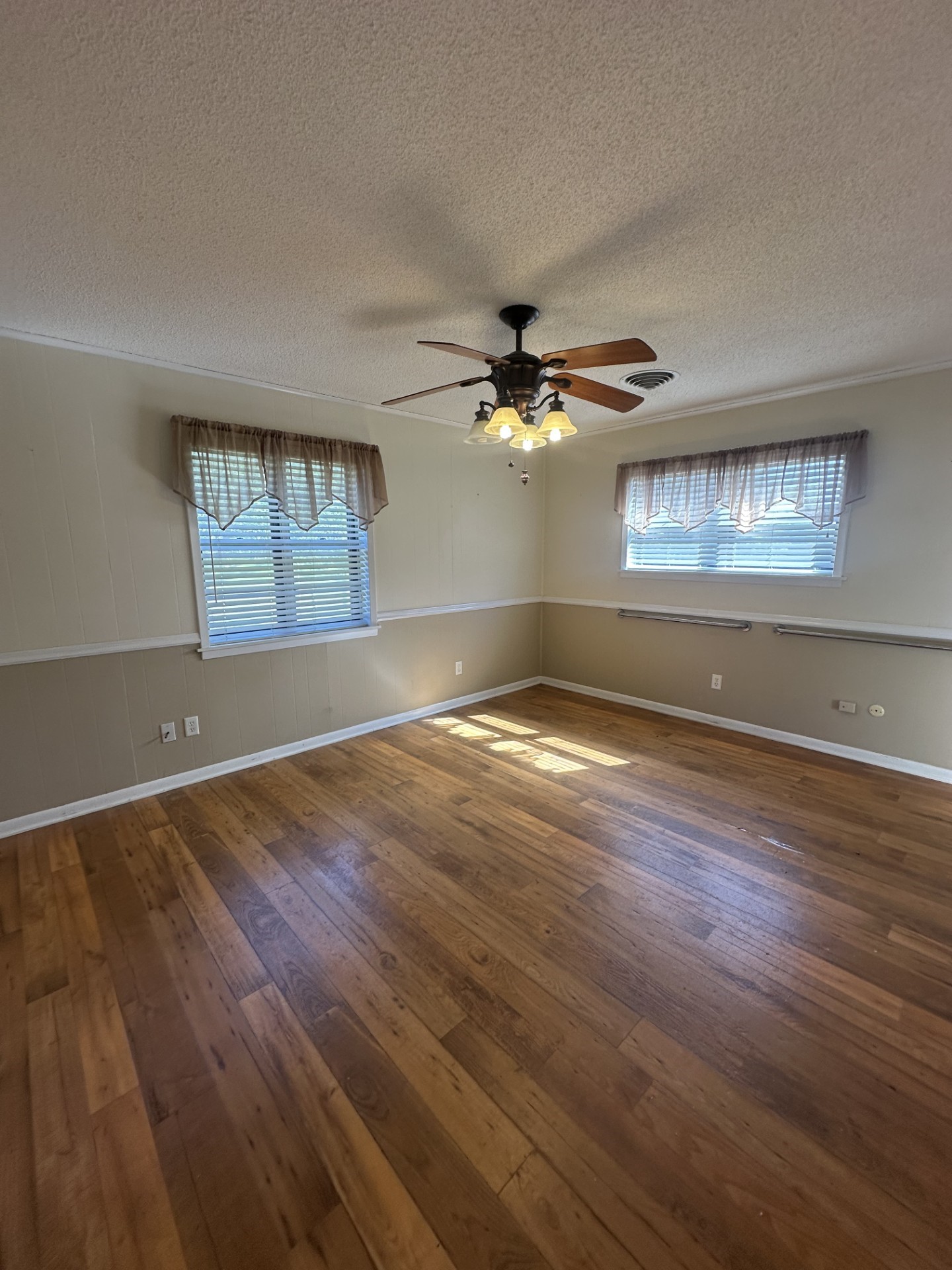 1204 E Stone Property Photo 4