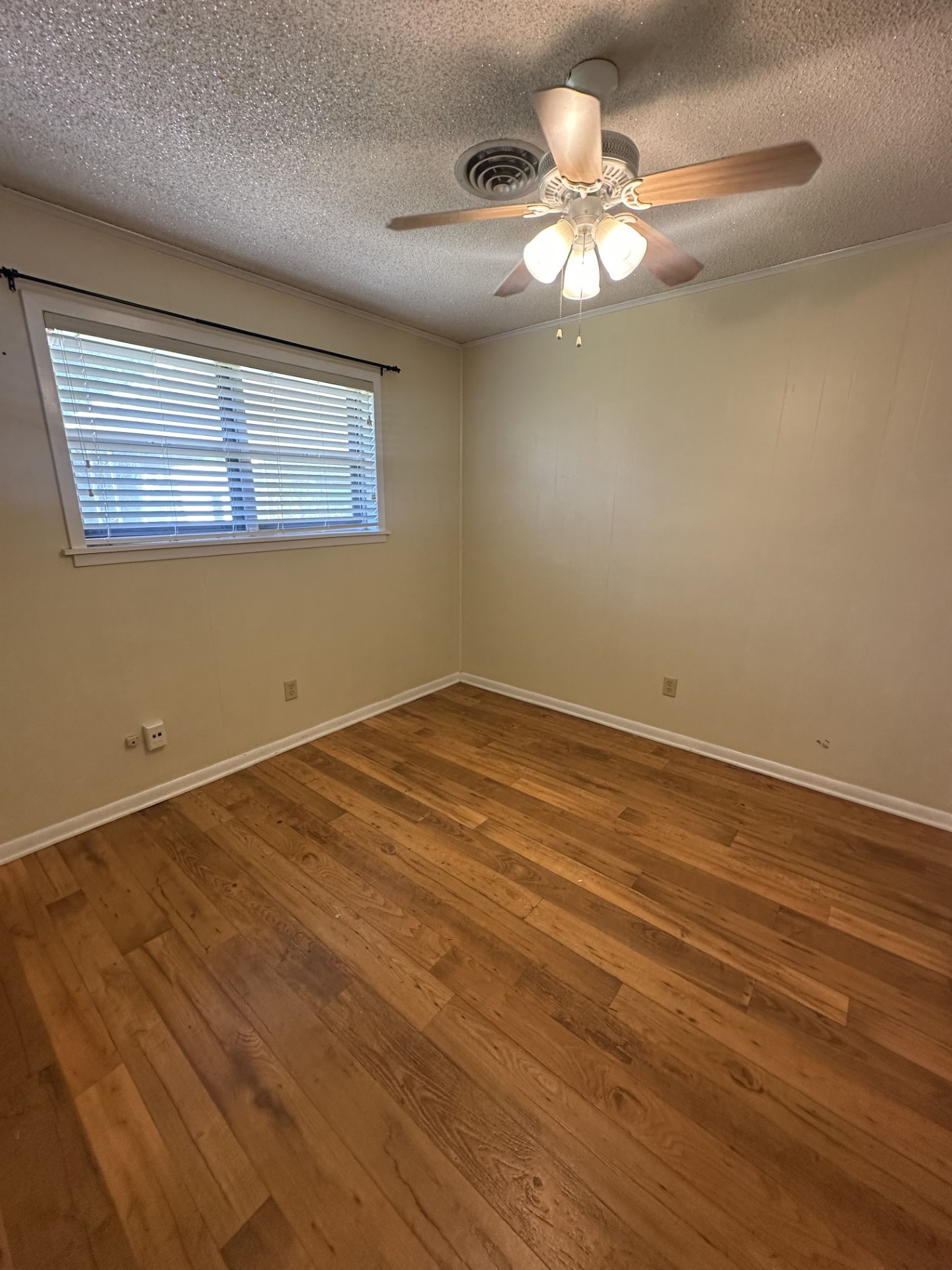 1204 E Stone Property Photo 8
