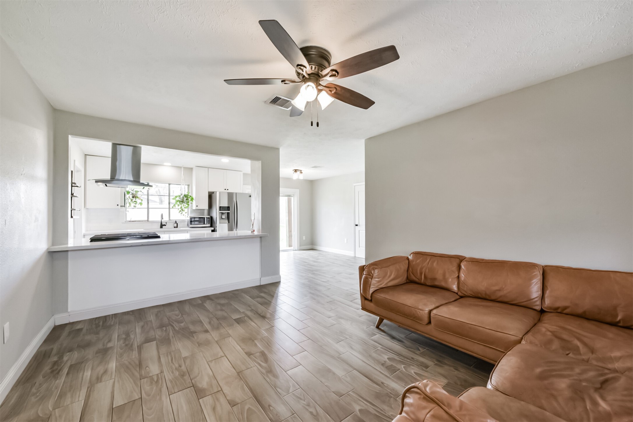 1502 Ansbury Drive Property Photo 4