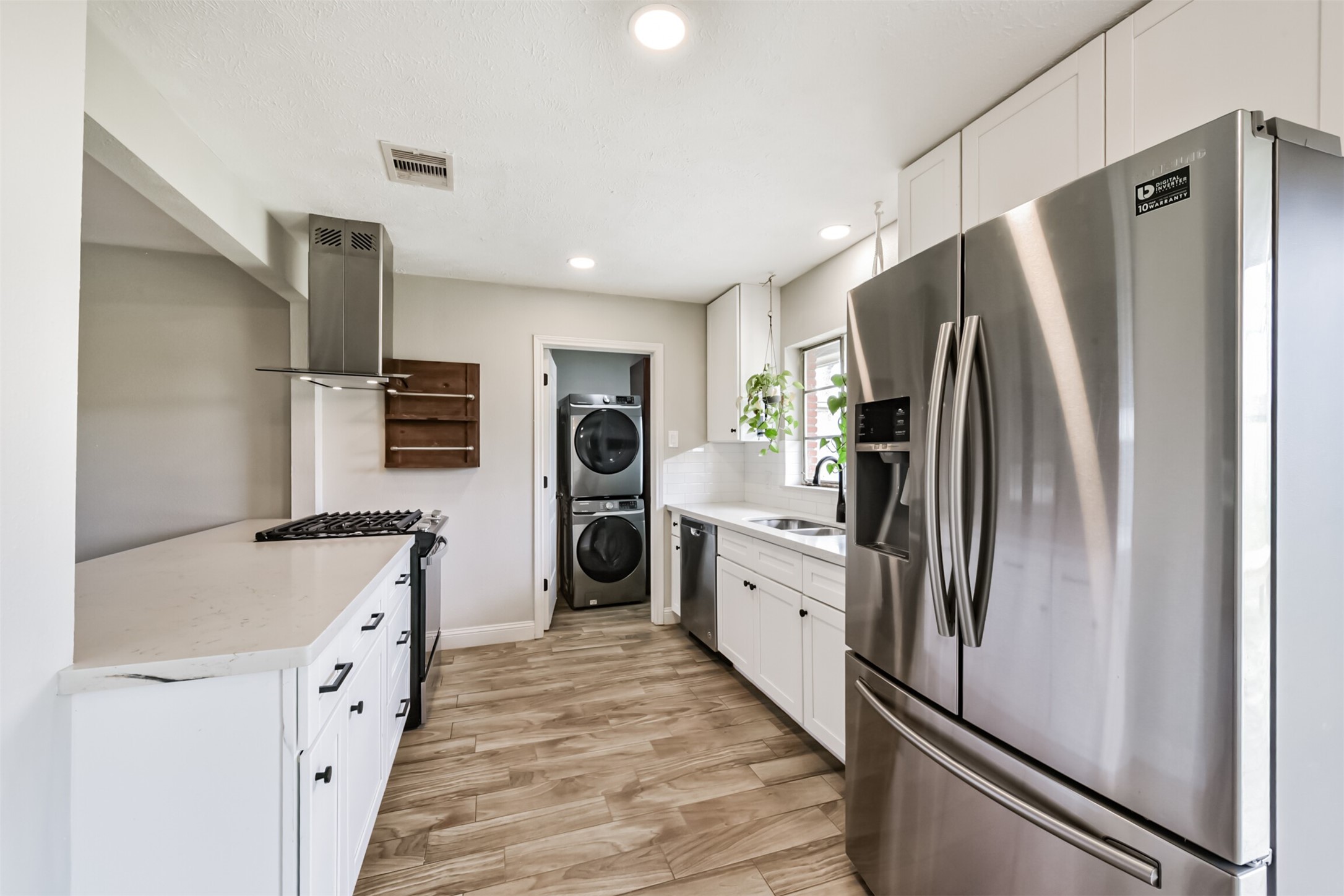 1502 Ansbury Drive Property Photo 8