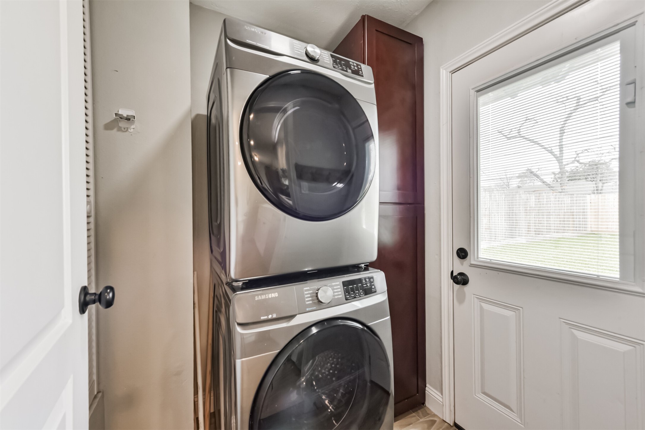 1502 Ansbury Drive Property Photo 14