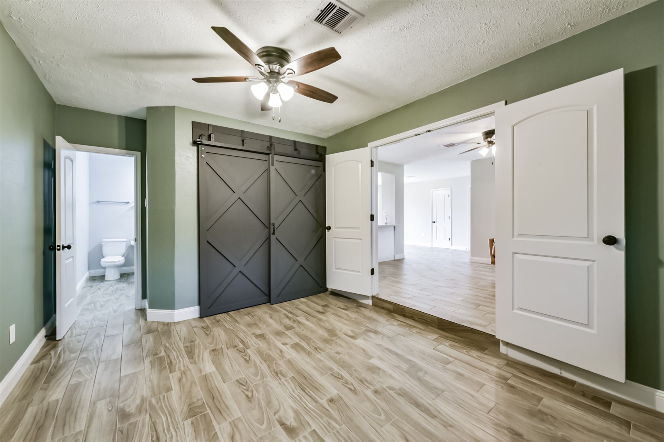 1502 Ansbury Drive Property Photo 16