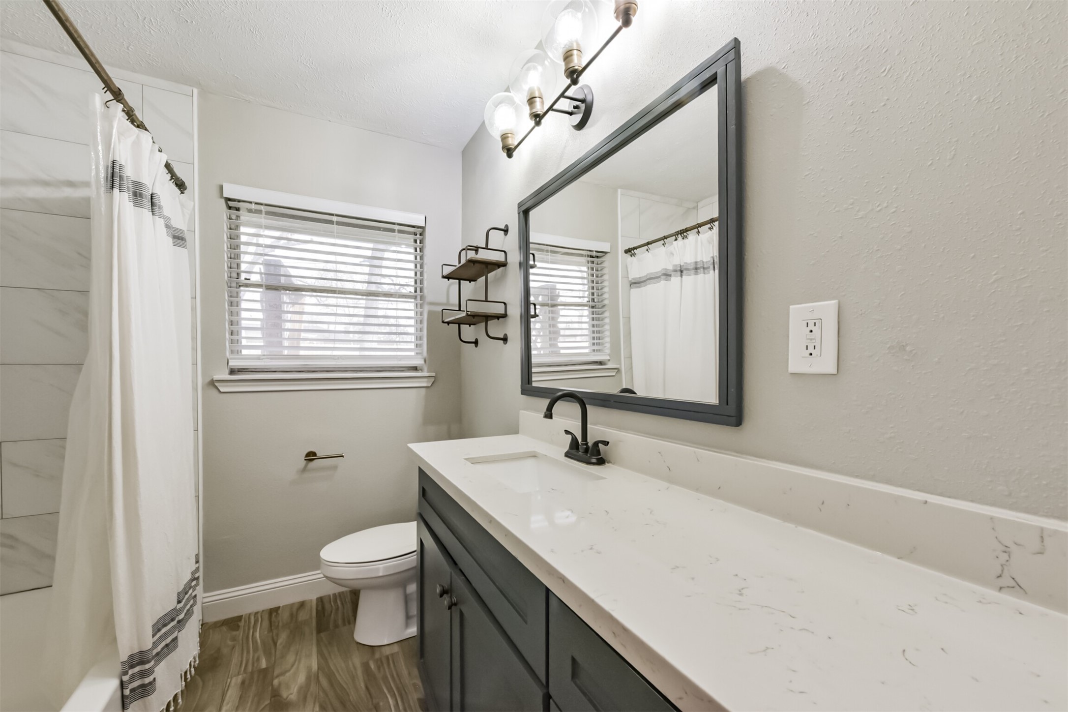 1502 Ansbury Drive Property Photo 26