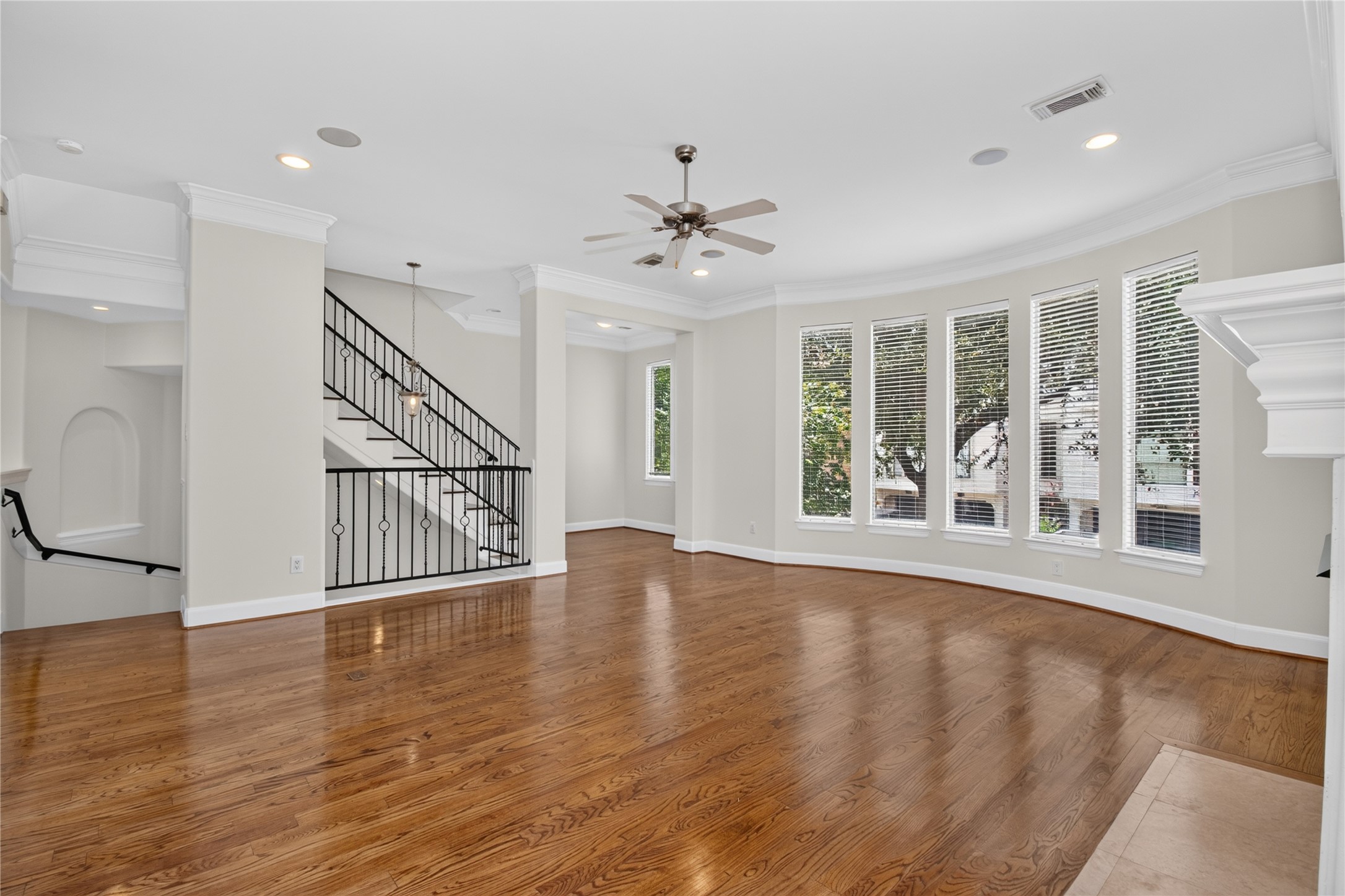 1318 Goliad Street Property Photo 6