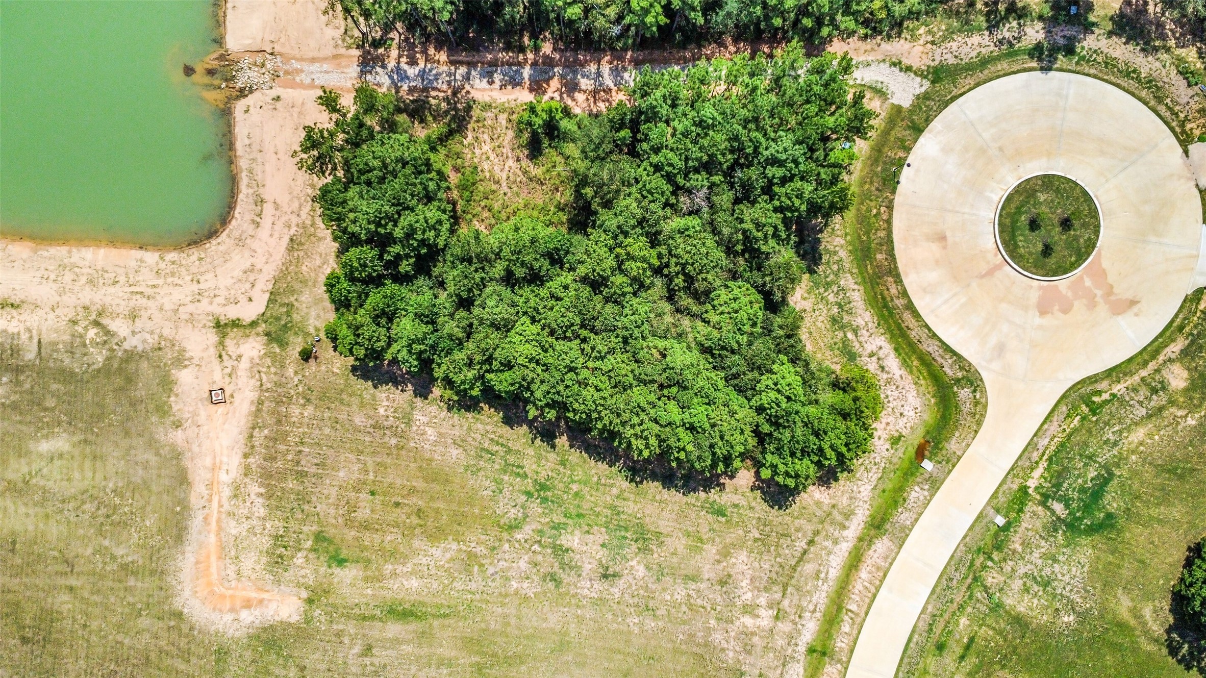 201 Rolling Oaks Drive Property Photo 4