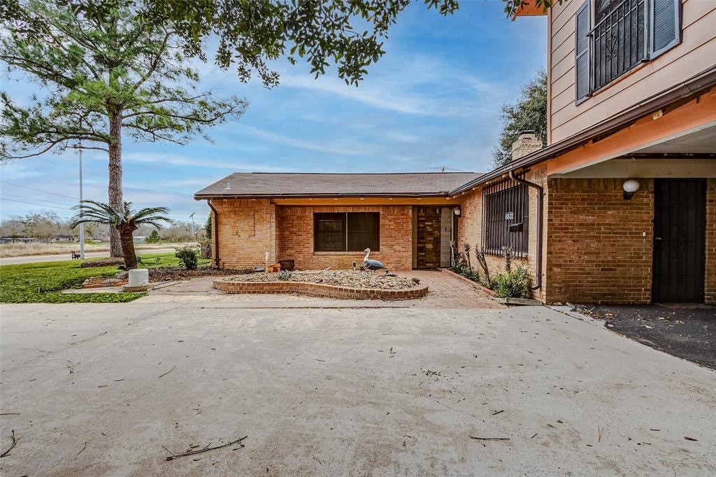 6831 Reed Road Property Photo 6