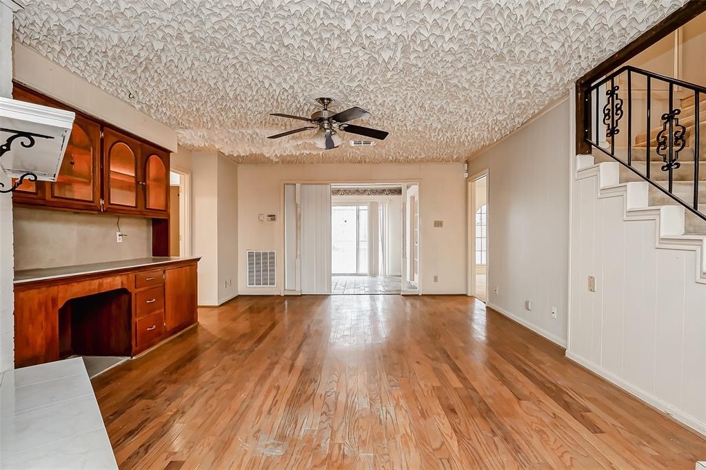 6831 Reed Road Property Photo 11