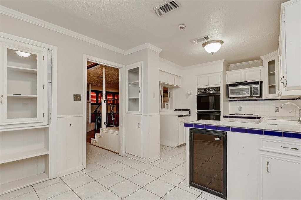 6831 Reed Road Property Photo 14