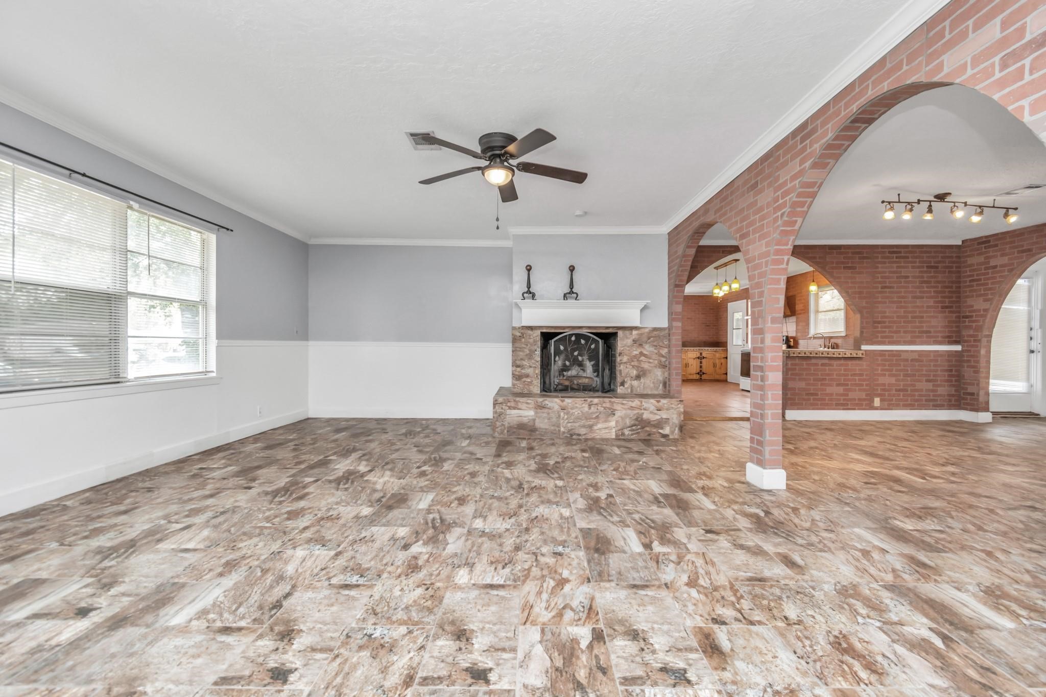 602 Everett Street Property Photo 6