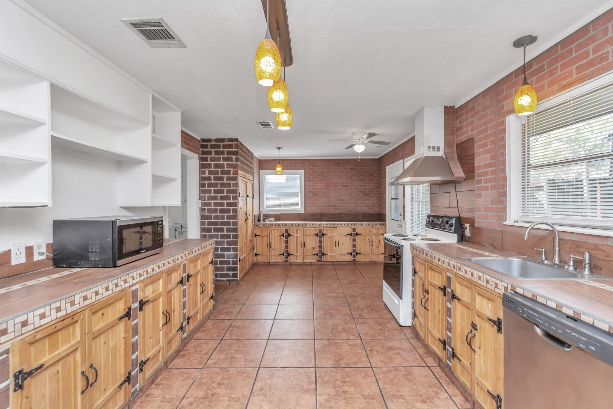 602 Everett Street Property Photo 15