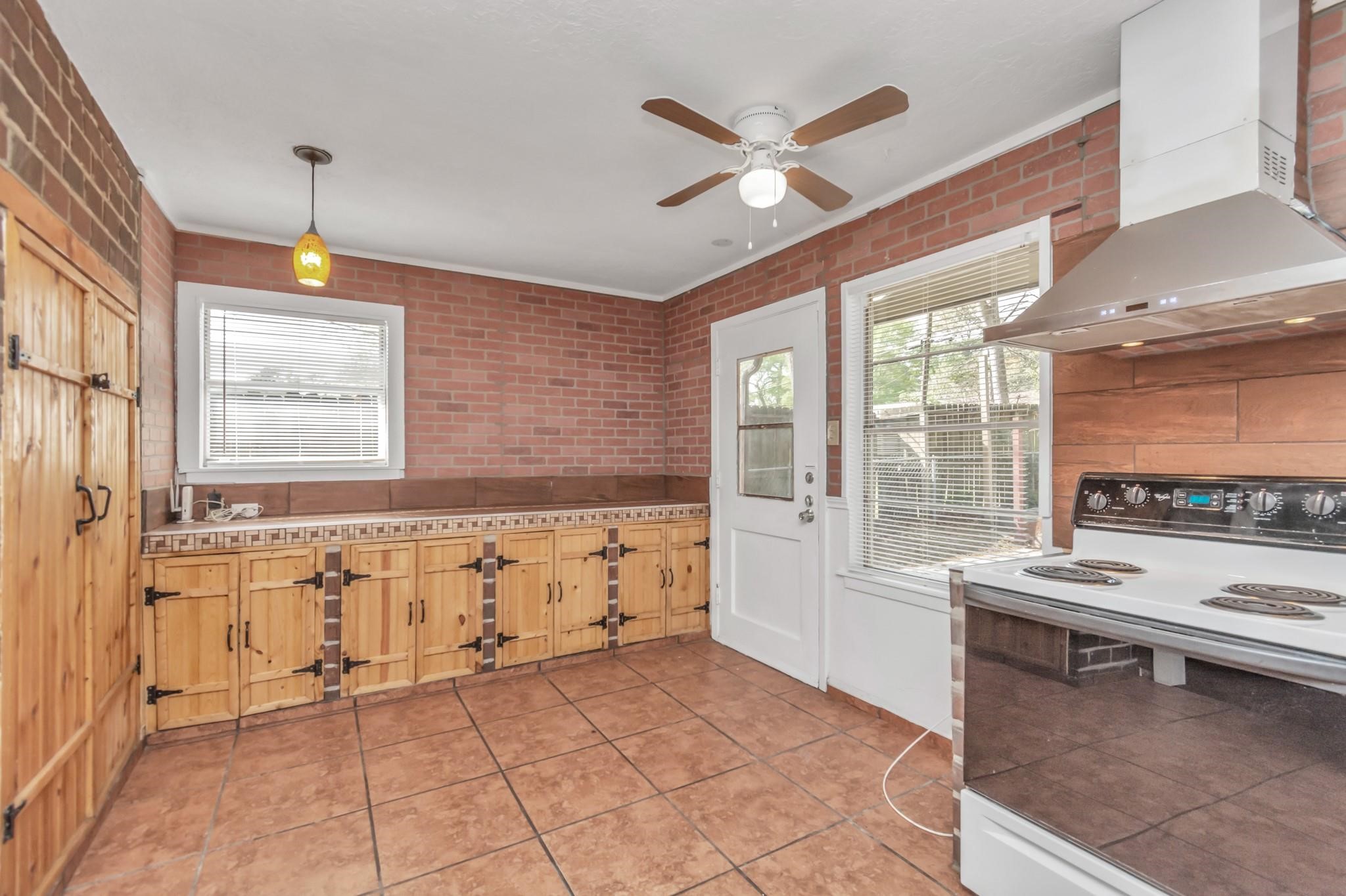 602 Everett Street Property Photo 16