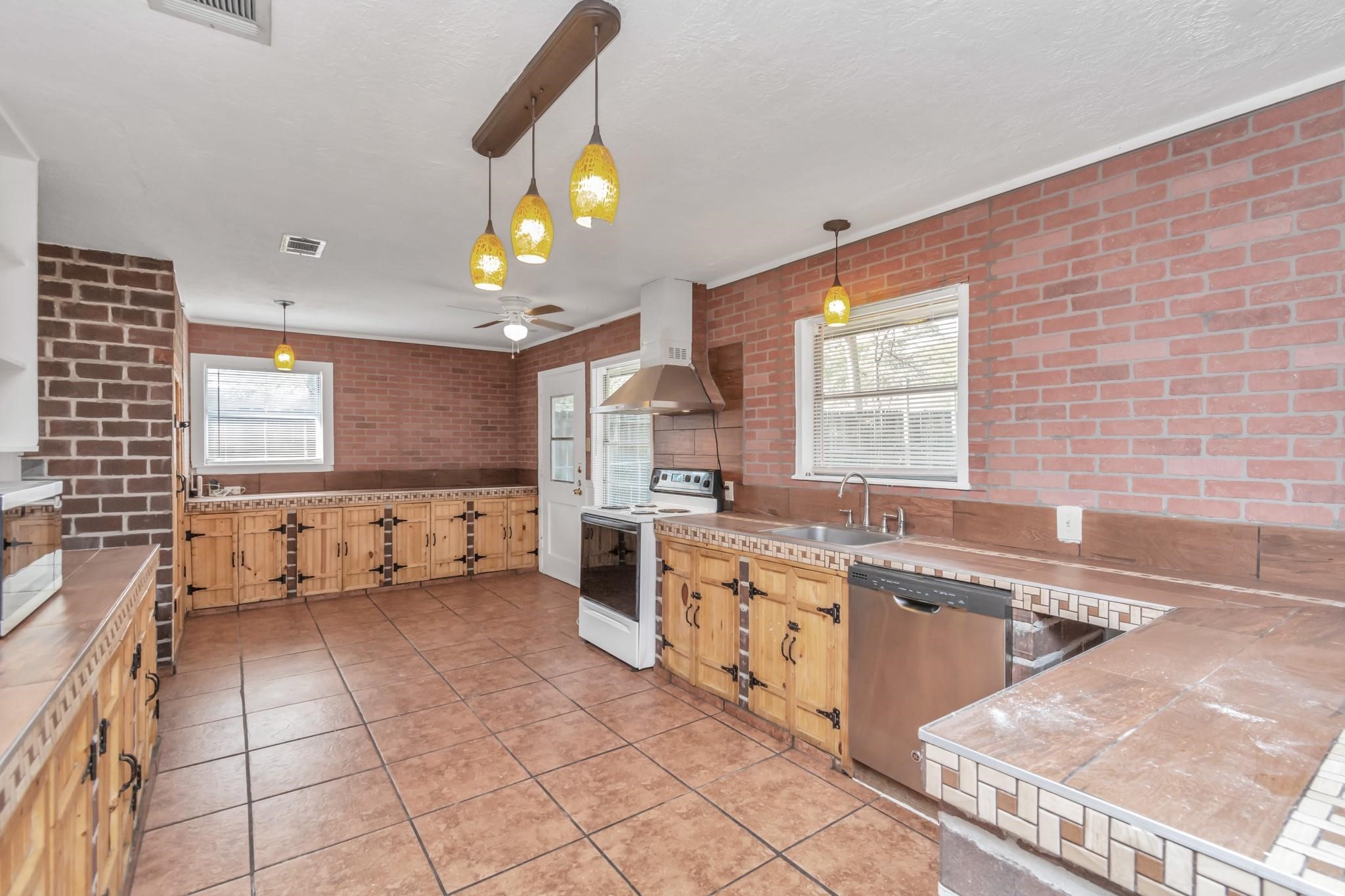 602 Everett Street Property Photo 20
