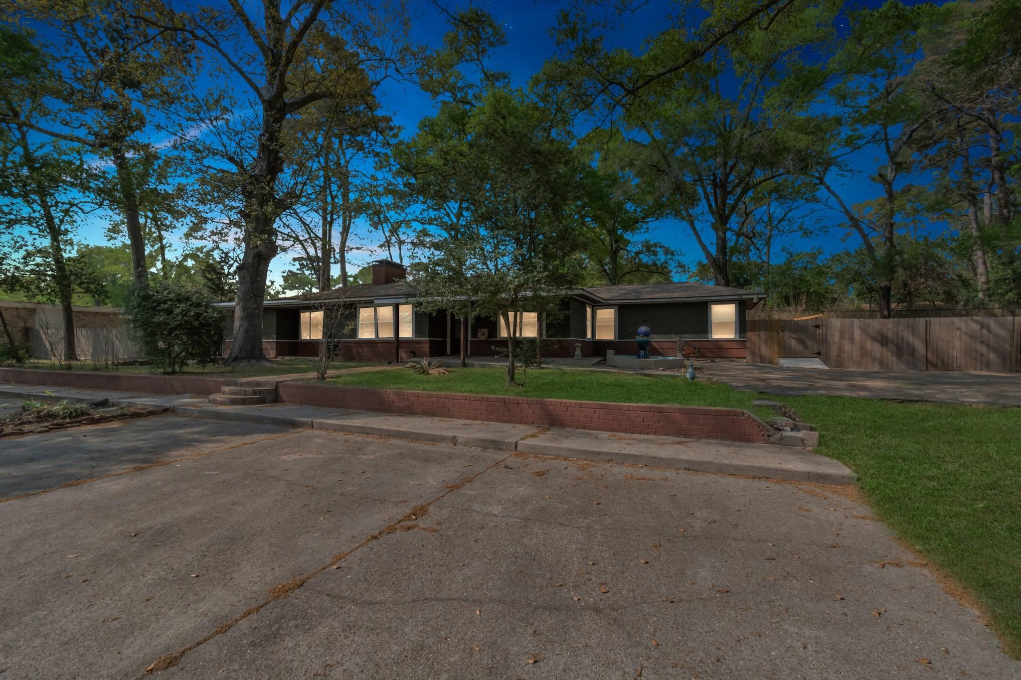 602 Everett Street Property Photo 44