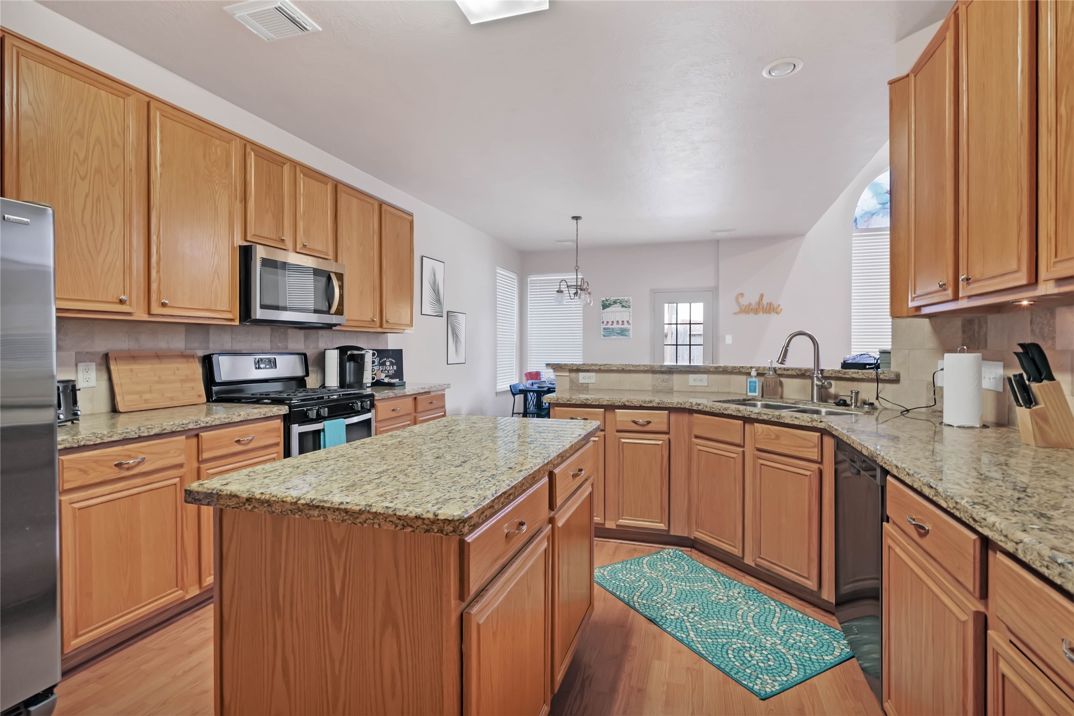 10102 White Oak Trail Lane Property Photo 4