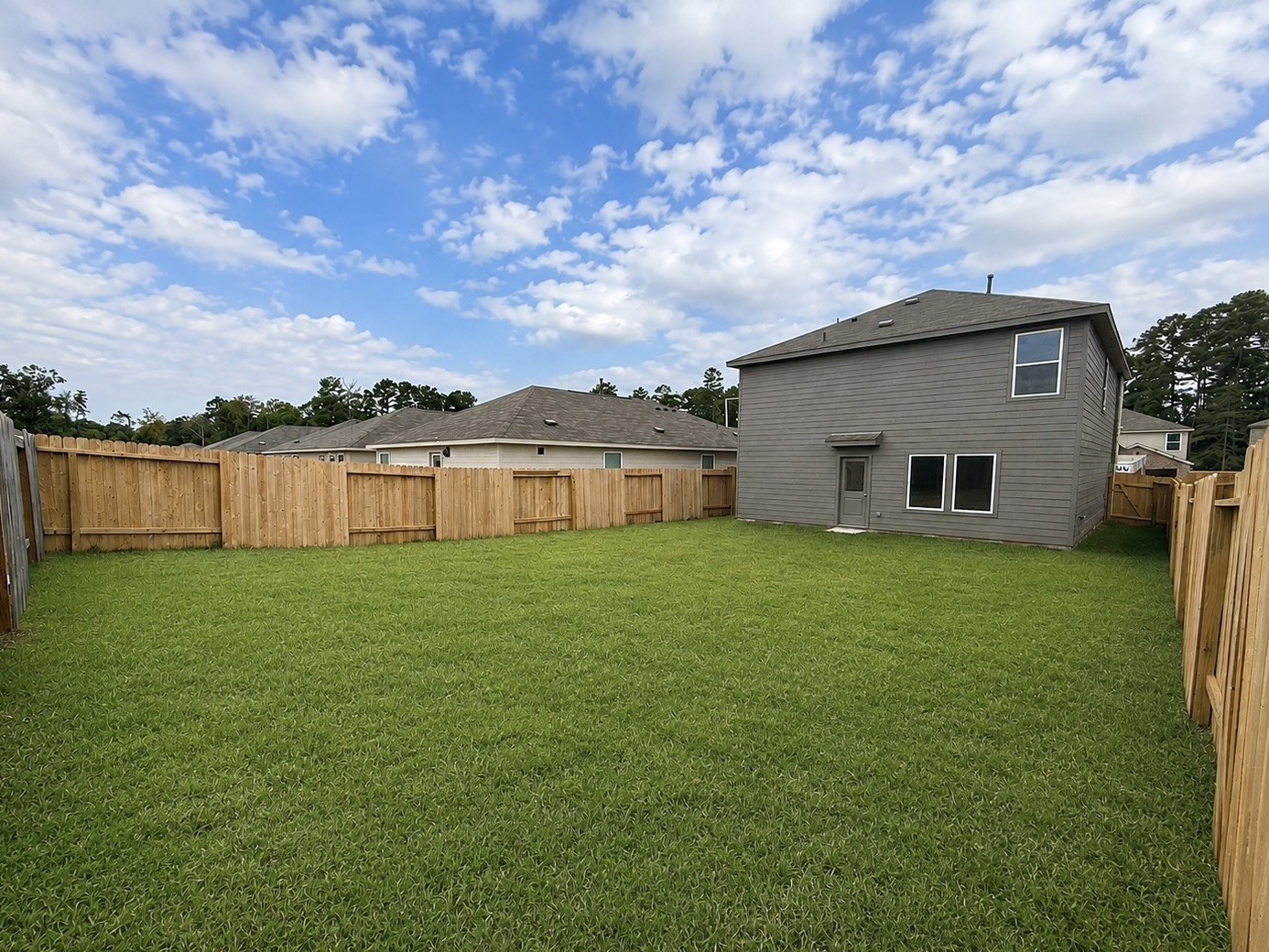 13530 Bay Springs Dr Property Photo 2