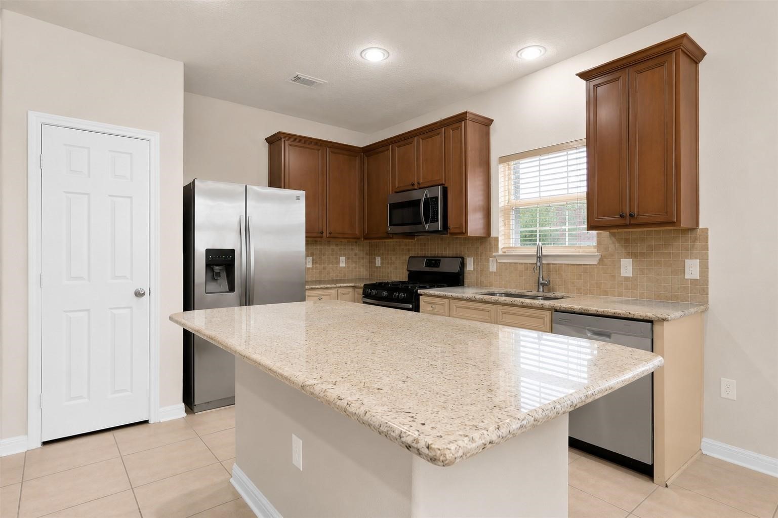 1443 Meadowhigh Lane Property Photo 4