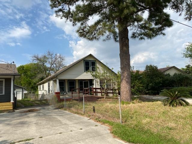 1004 Mccall Avenue Property Photo 1