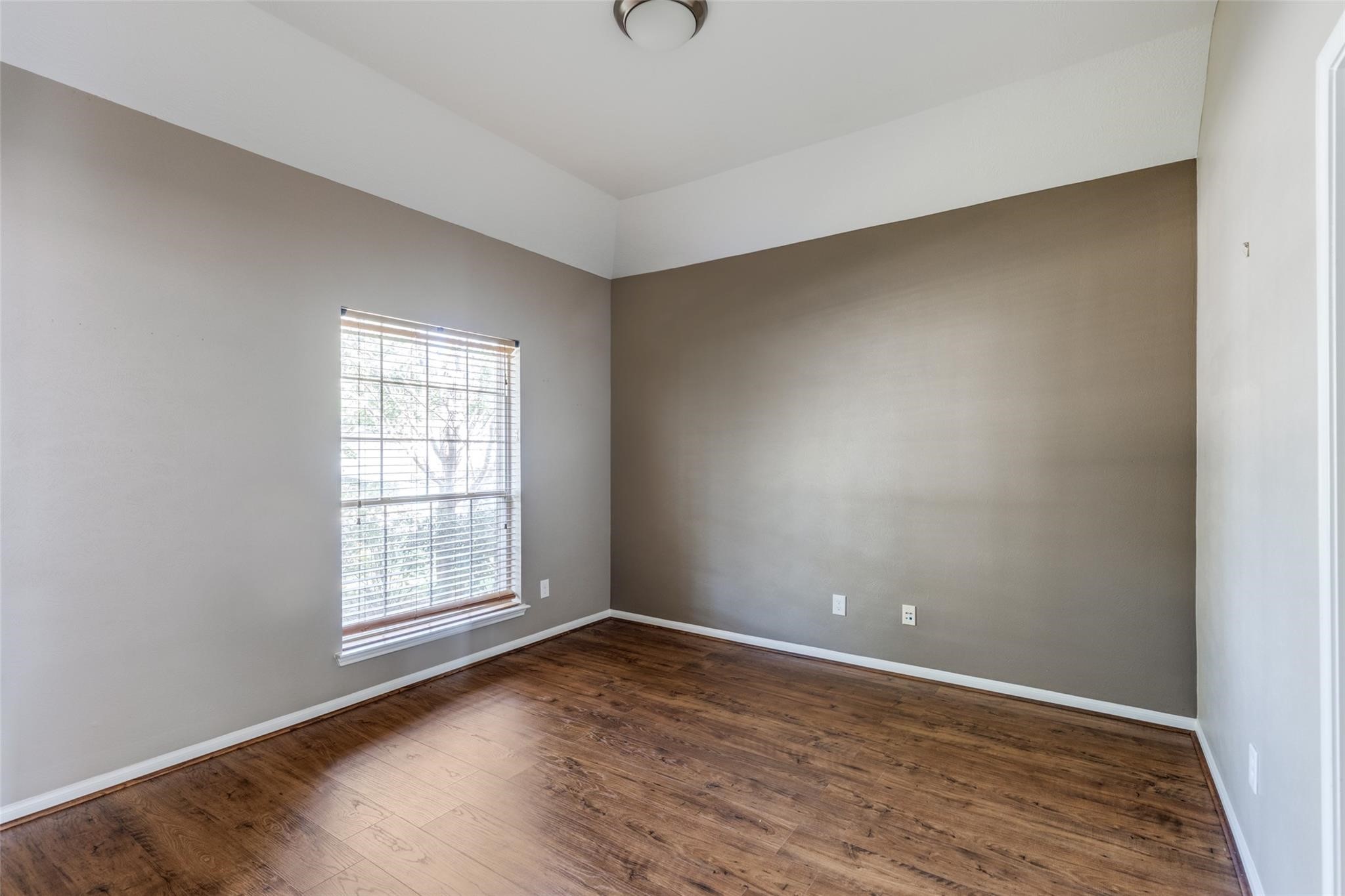 24915 Garnet Shadow Lane Property Photo 10