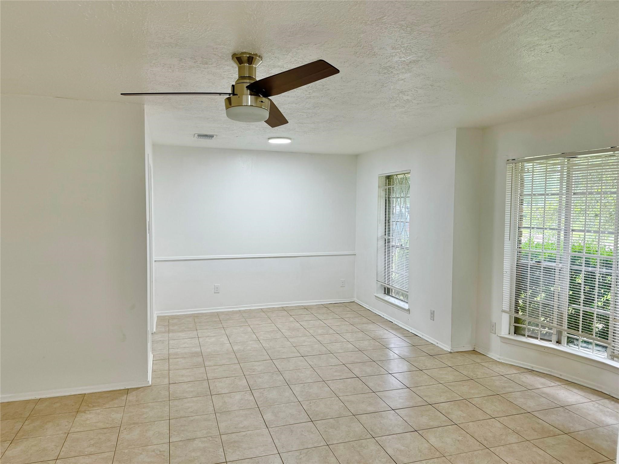 7015 Pyron Way Property Photo 4