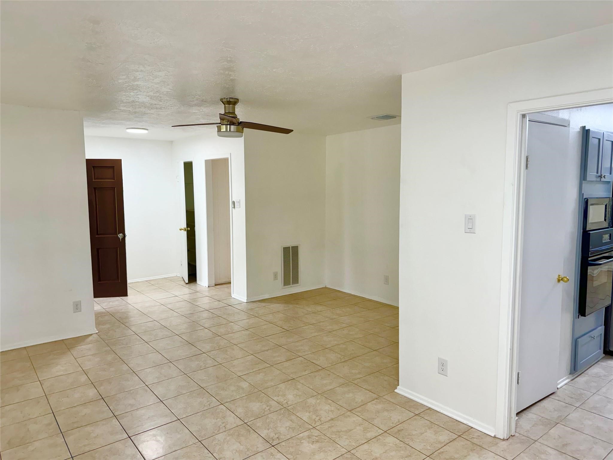 7015 Pyron Way Property Photo 5