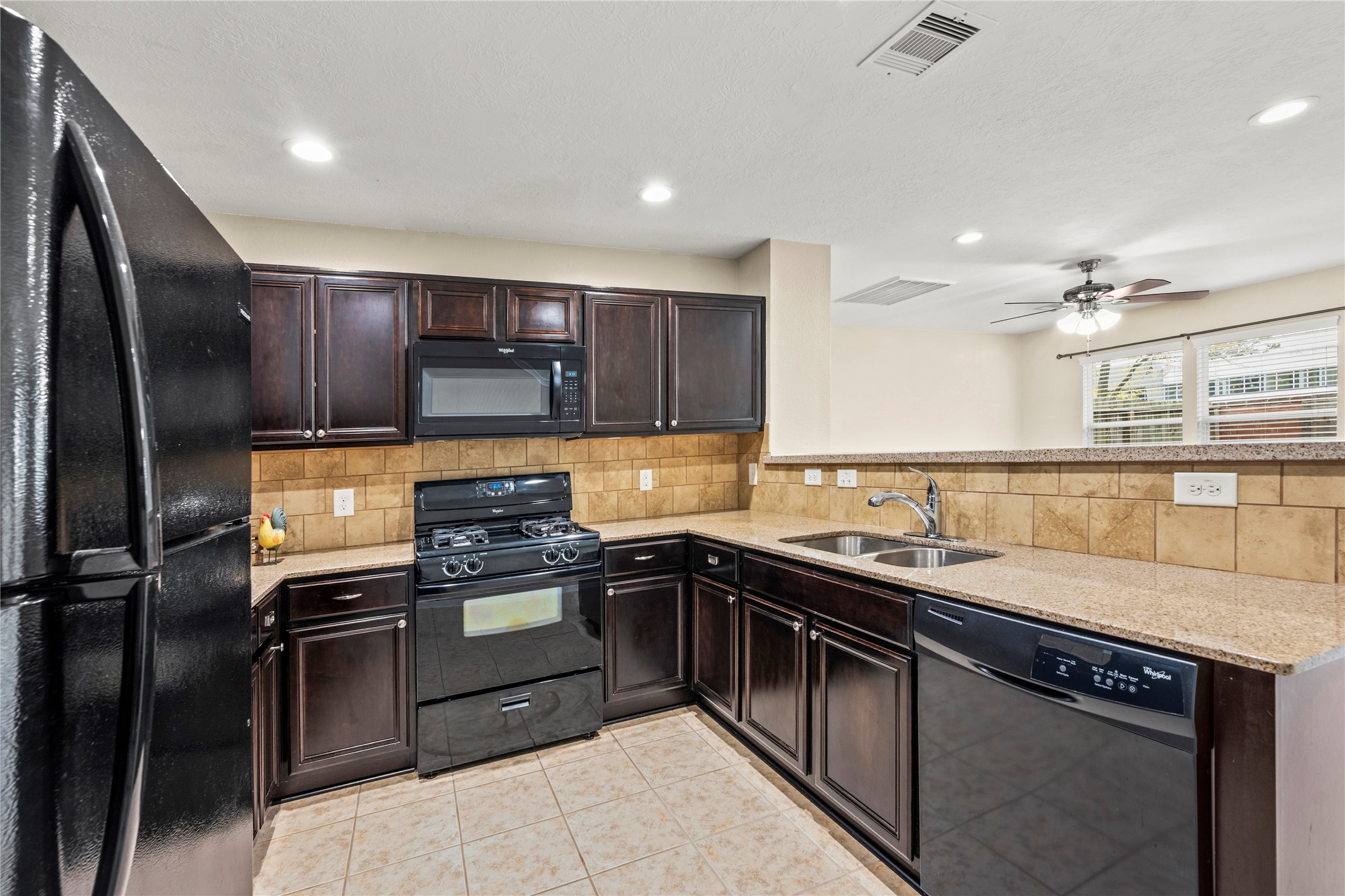 16131 Sweetwater Fields Lane Property Photo 4