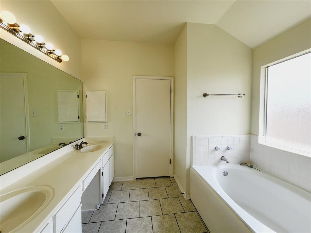 3115 Astor Court Property Photo 23