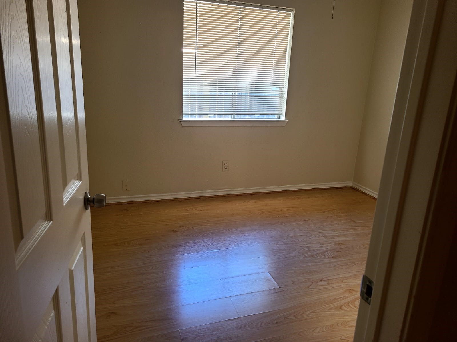 2410 Spring Dusk Lane Property Photo 3