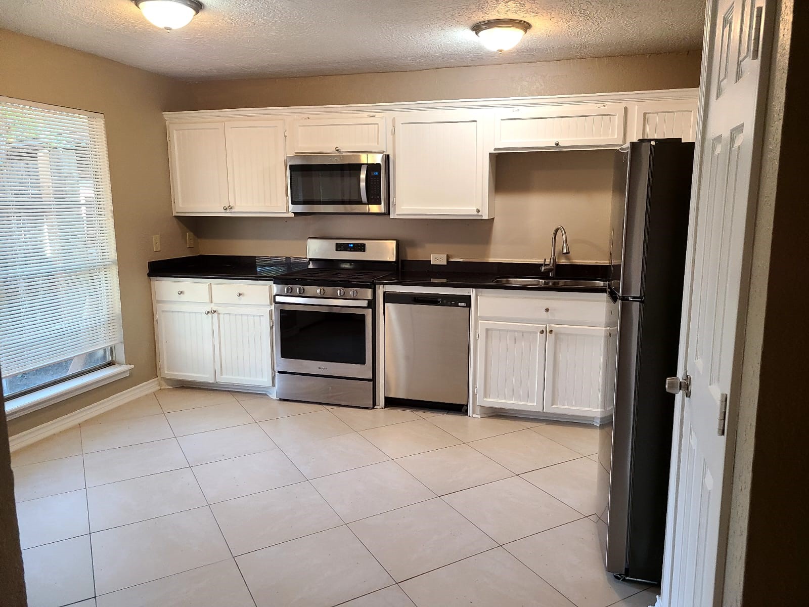 2410 Spring Dusk Lane Property Photo 7