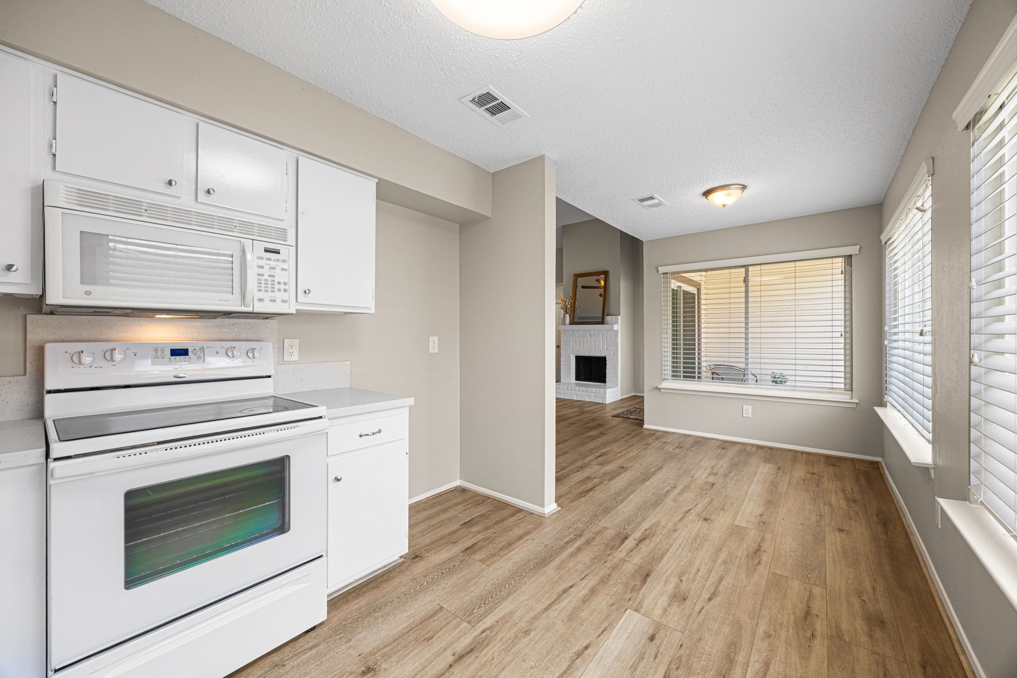 10719 Lakewood Oaks Drive Property Photo 11