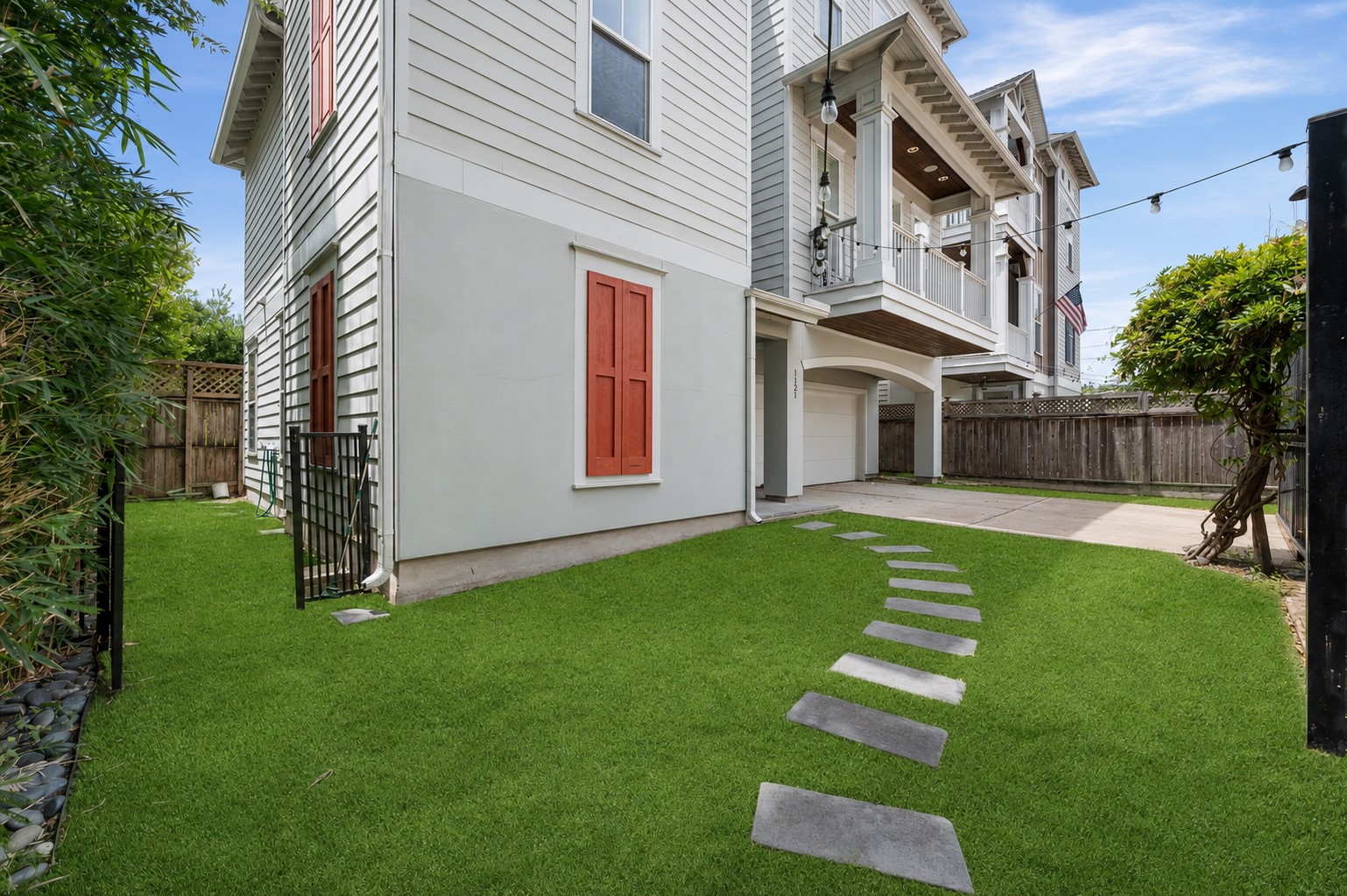 1121 Moy Street Property Photo 2