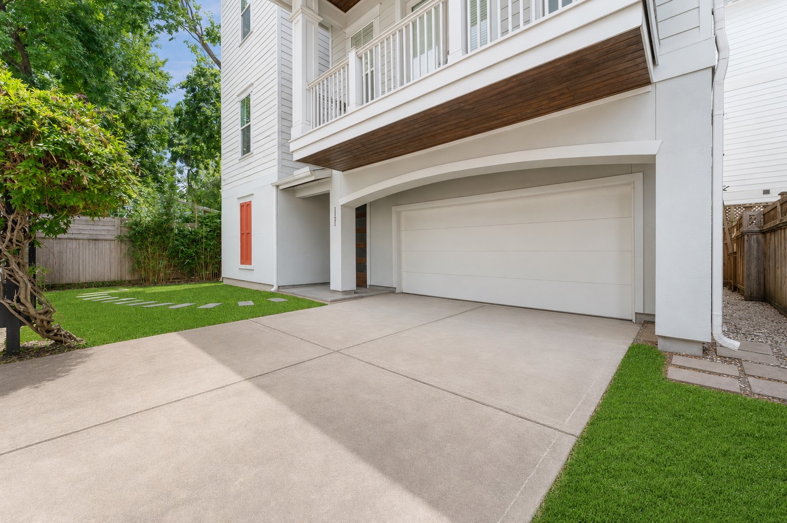 1121 Moy Street Property Photo 3
