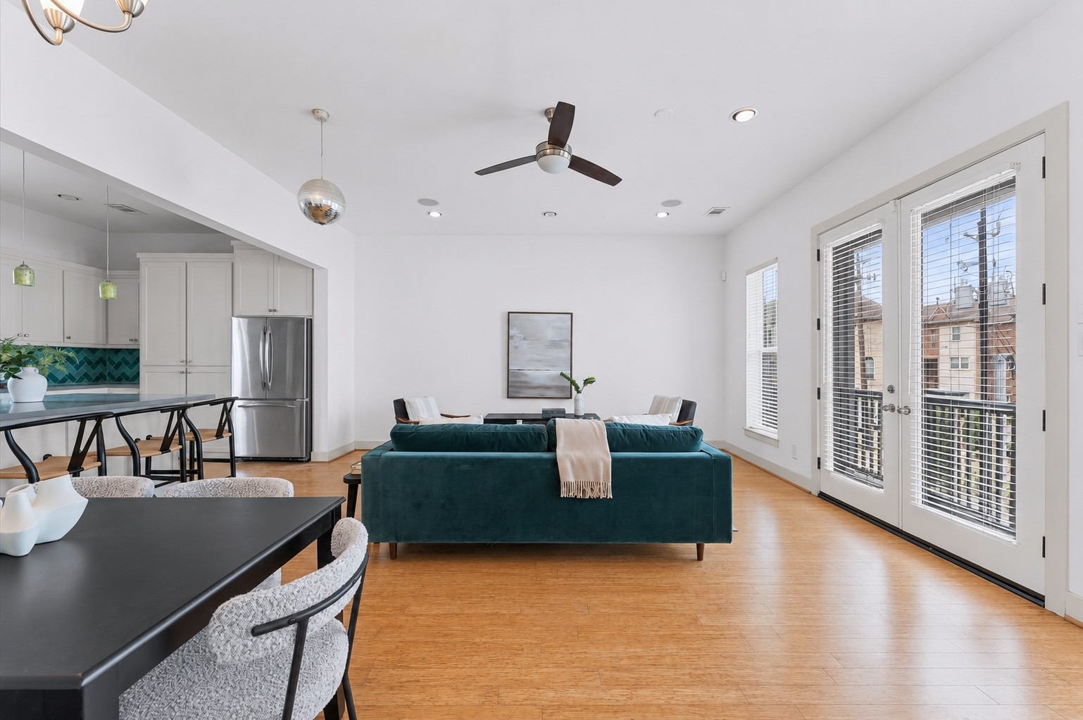 1121 Moy Street Property Photo 7