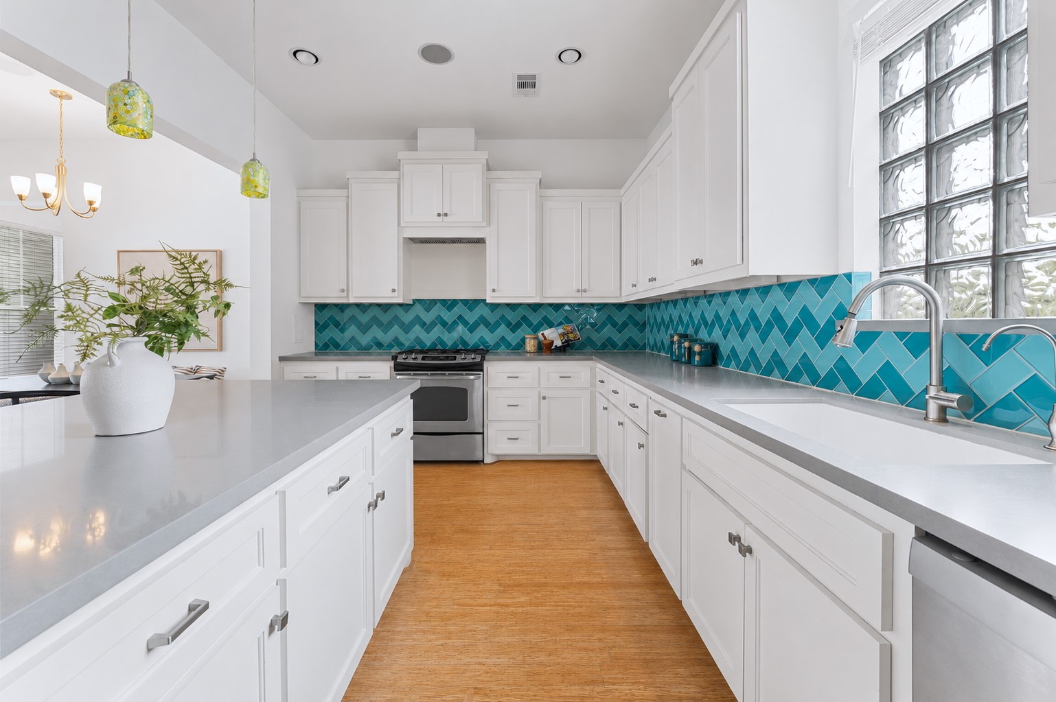 1121 Moy Street Property Photo 14
