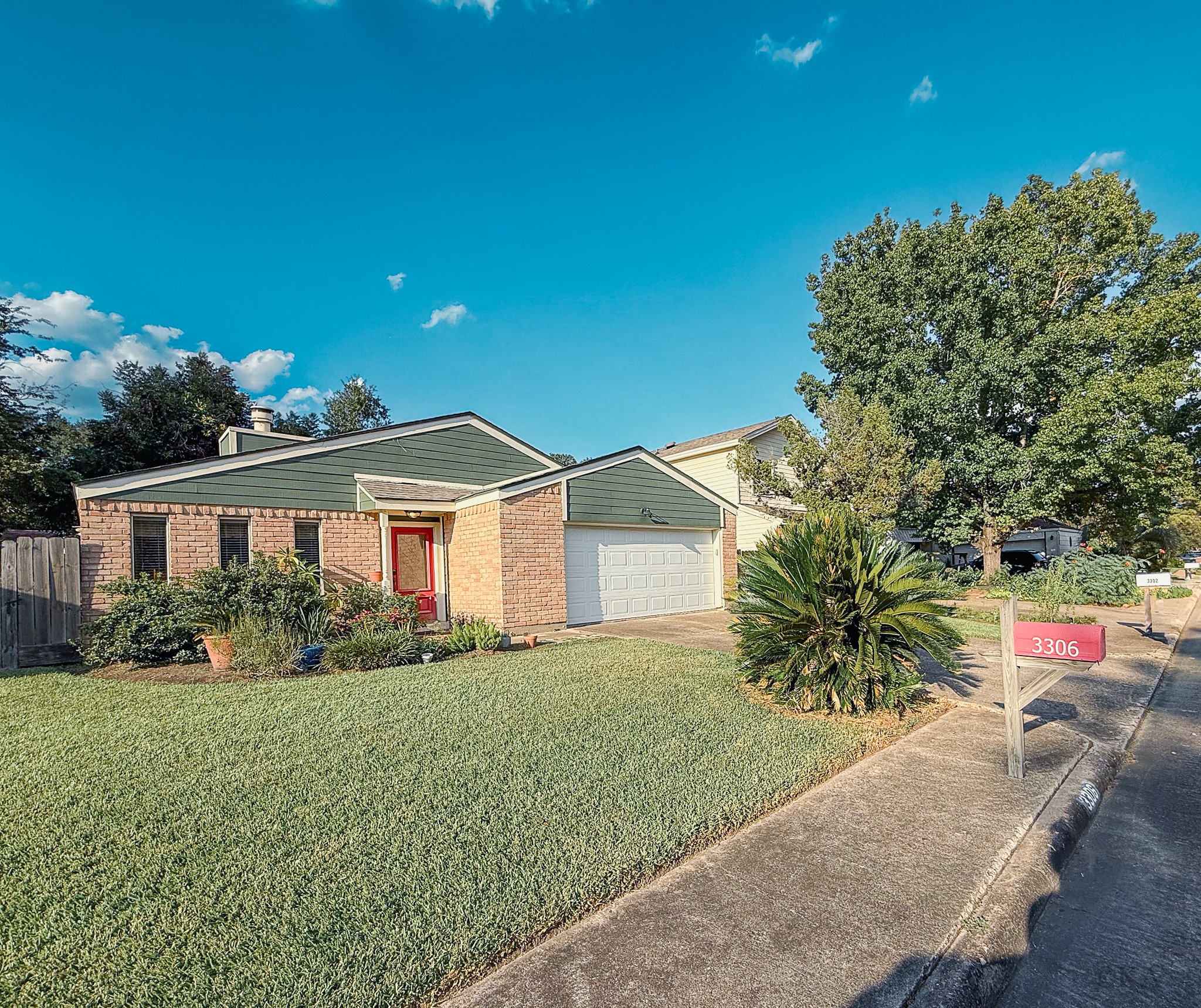 3306 Hunterwood Drive Property Photo 2