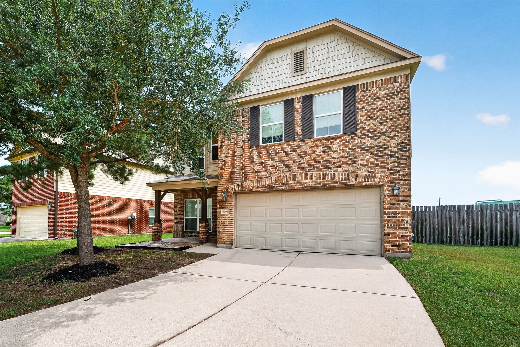 4902 Emerald Tree Circle Property Photo 2