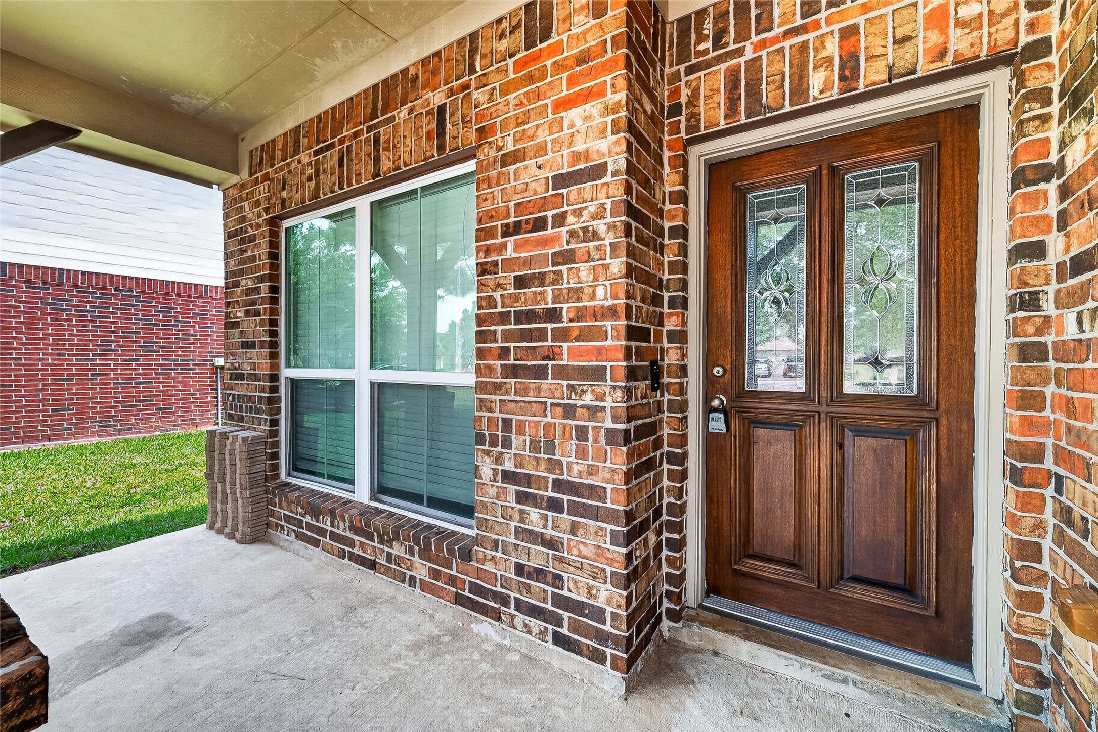 4902 Emerald Tree Circle Property Photo 3