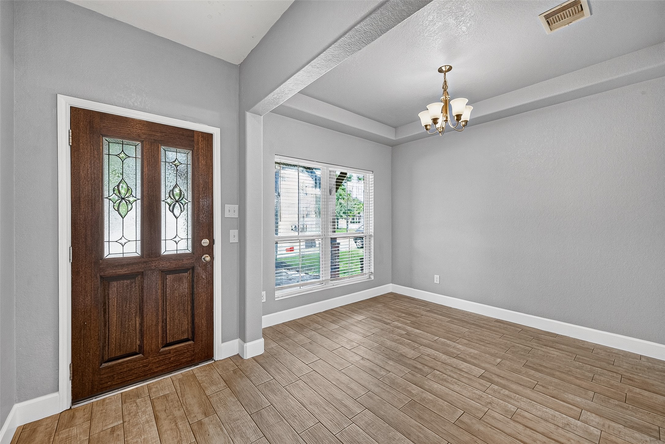 4902 Emerald Tree Circle Property Photo 4