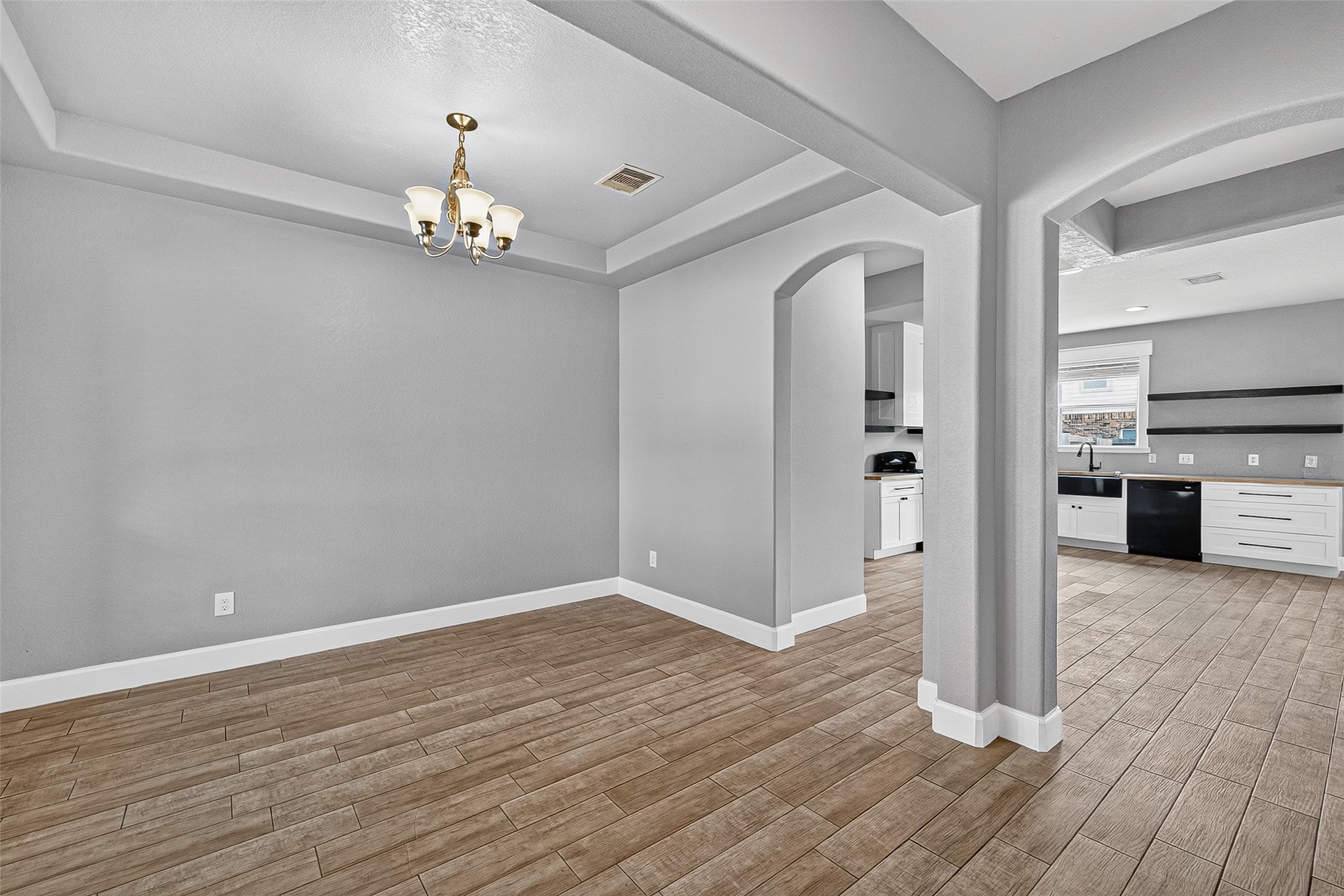 4902 Emerald Tree Circle Property Photo 5
