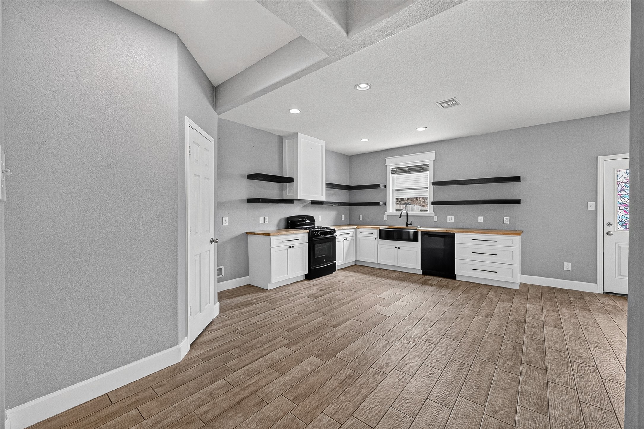 4902 Emerald Tree Circle Property Photo 6