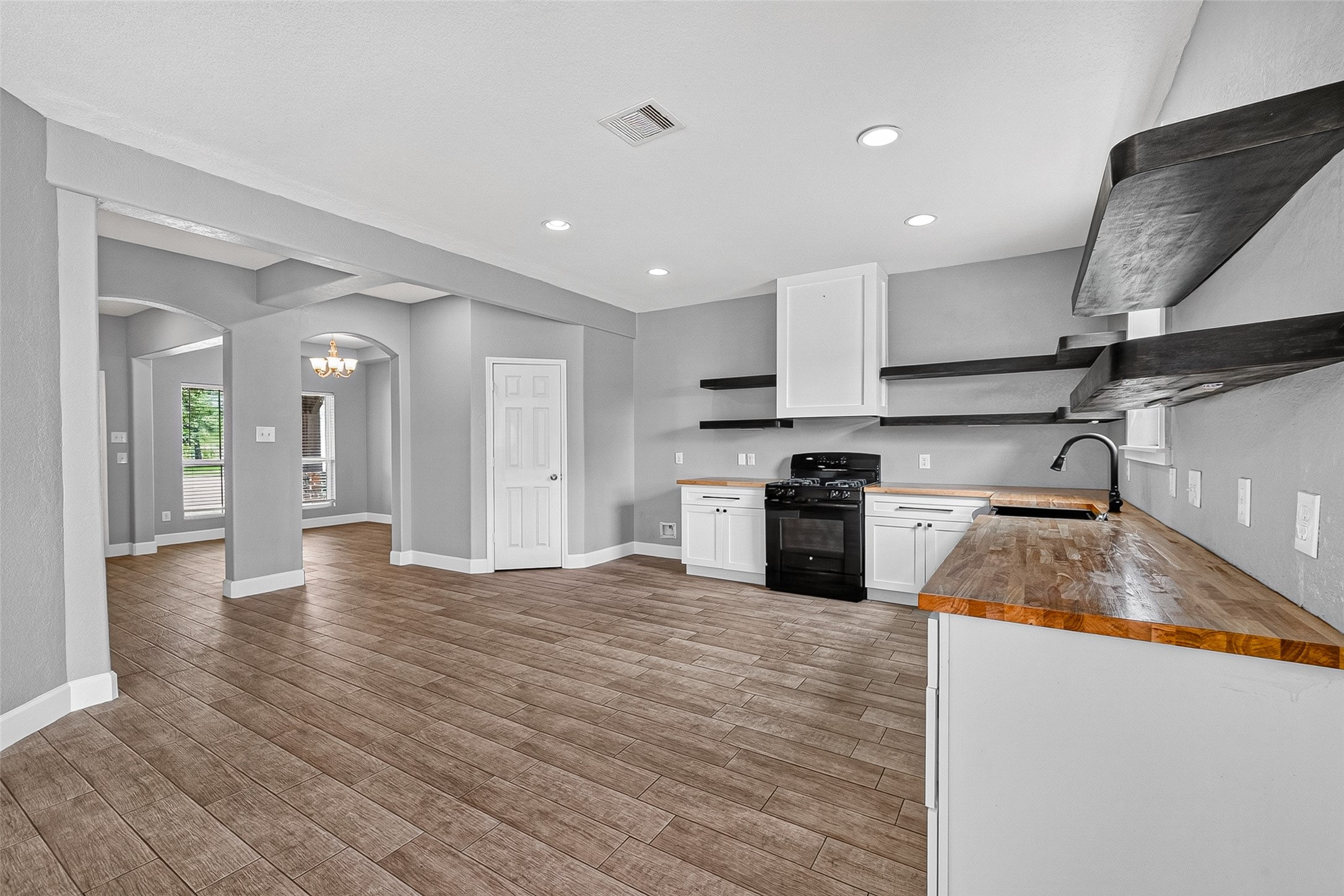 4902 Emerald Tree Circle Property Photo 8