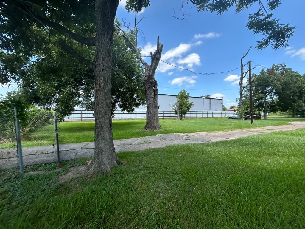 16019 Avenue C Property Photo 6