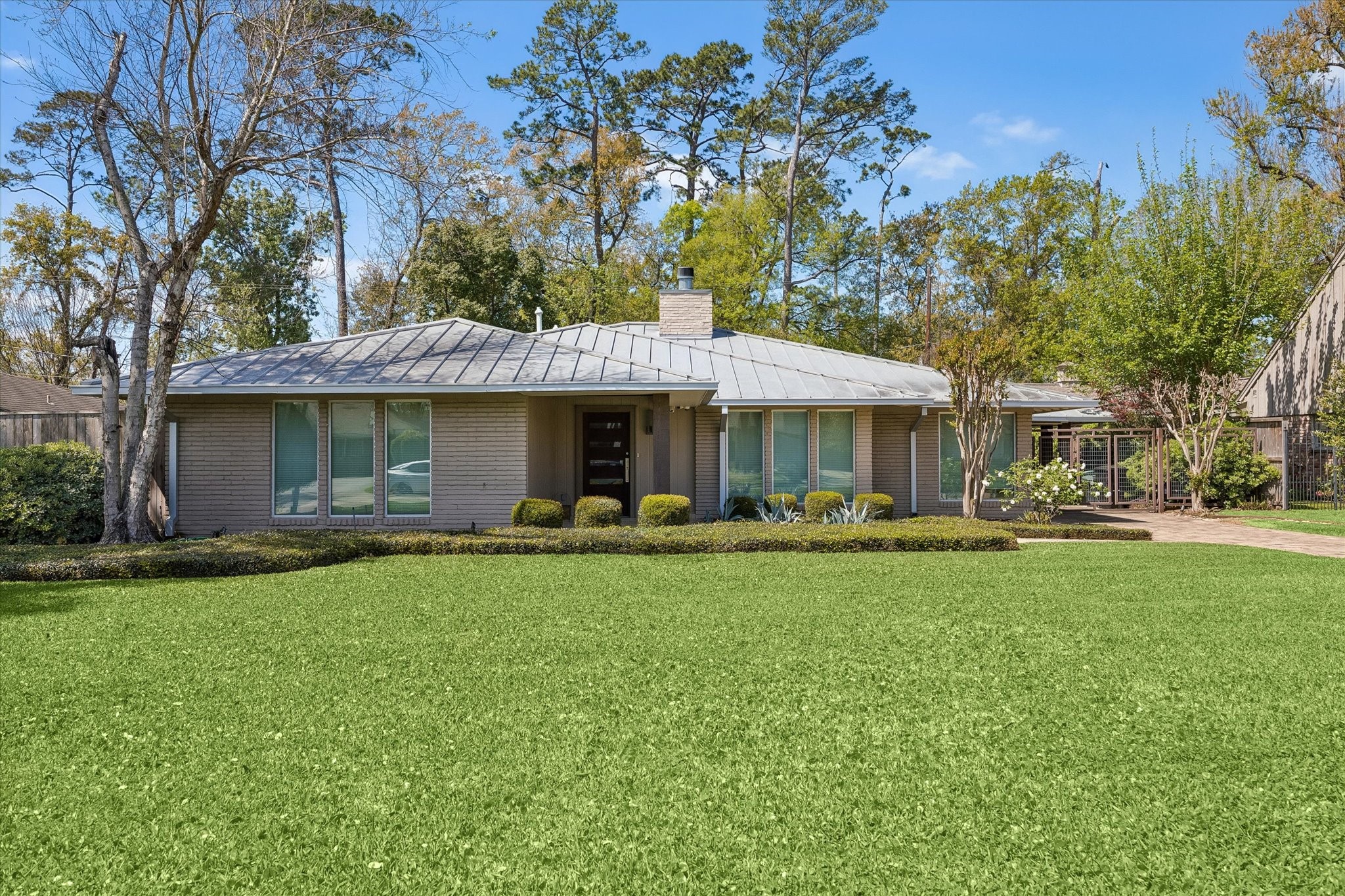 623 Pinehaven Drive Property Photo 2